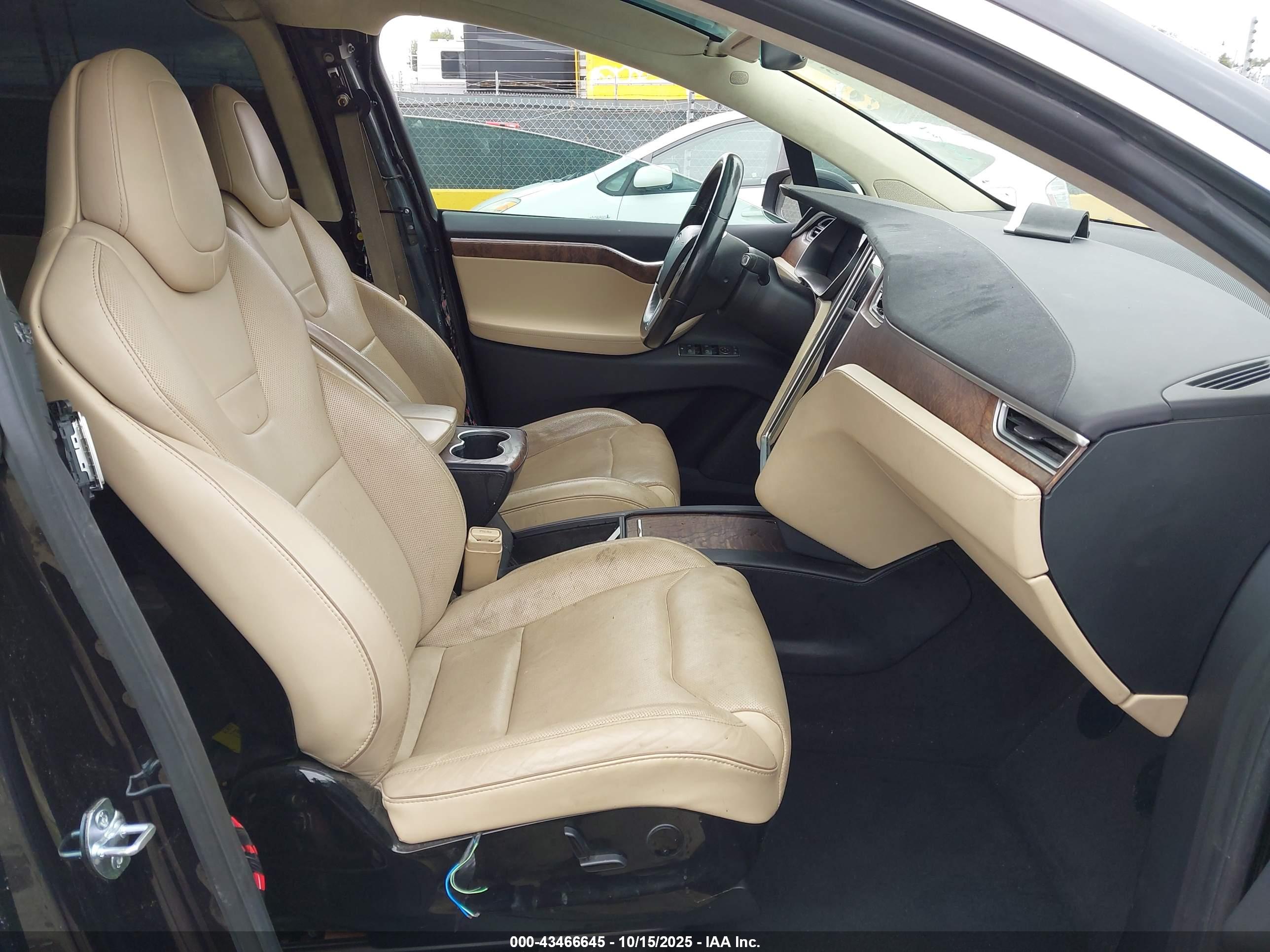 TESLA MODEL image 5