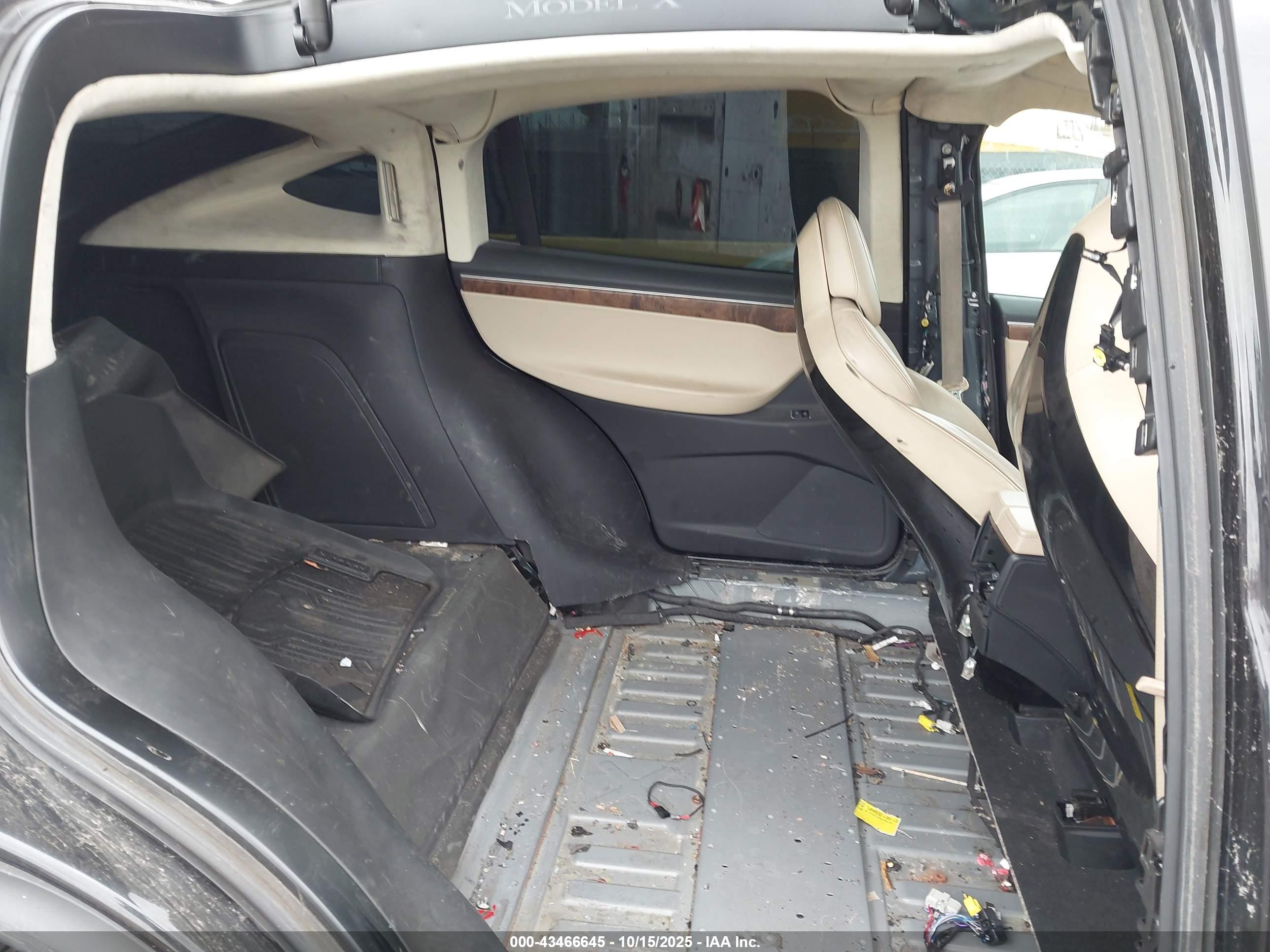 TESLA MODEL image 8