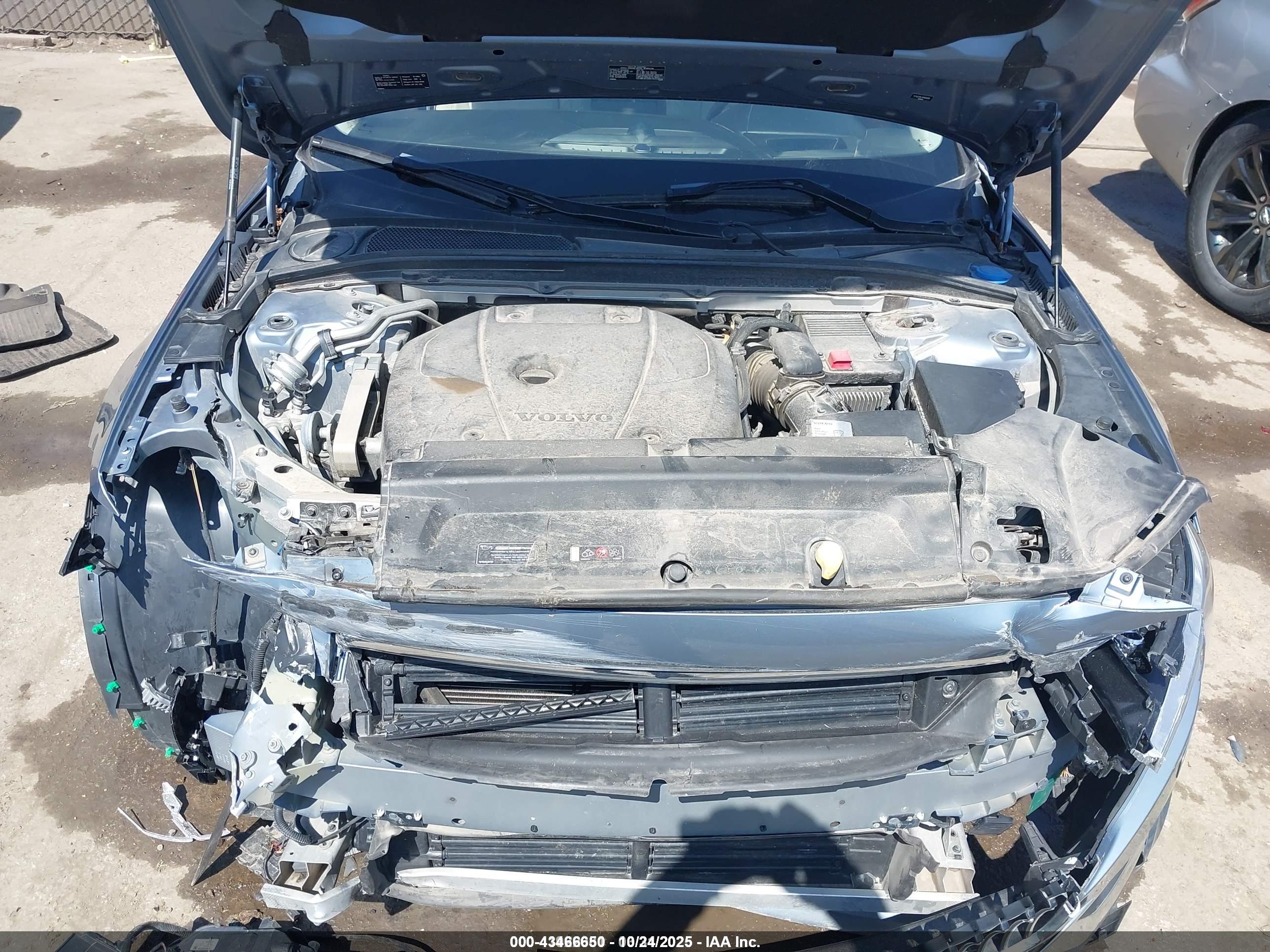 VOLVO S90 image 10