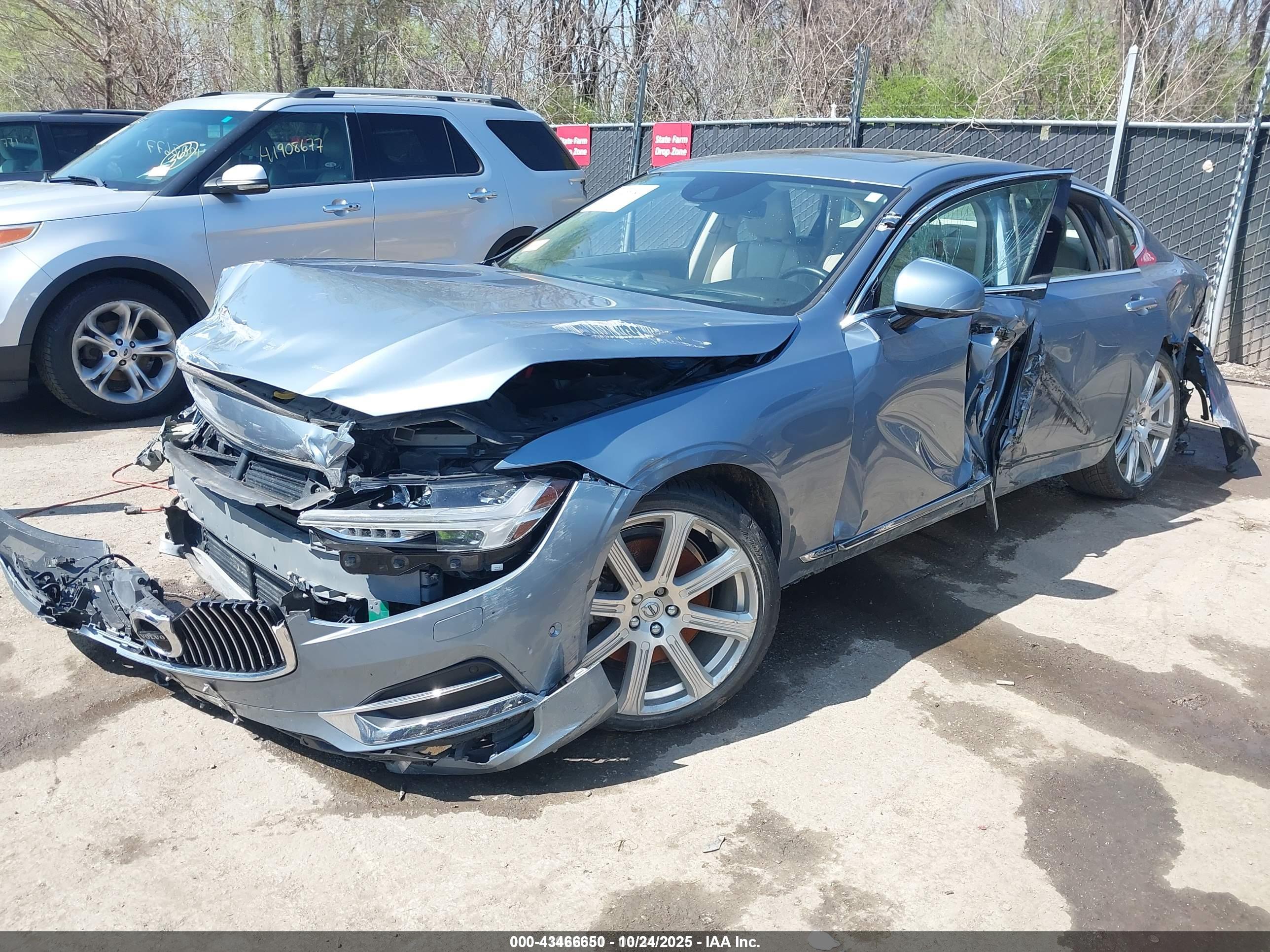 VOLVO S90 image 2