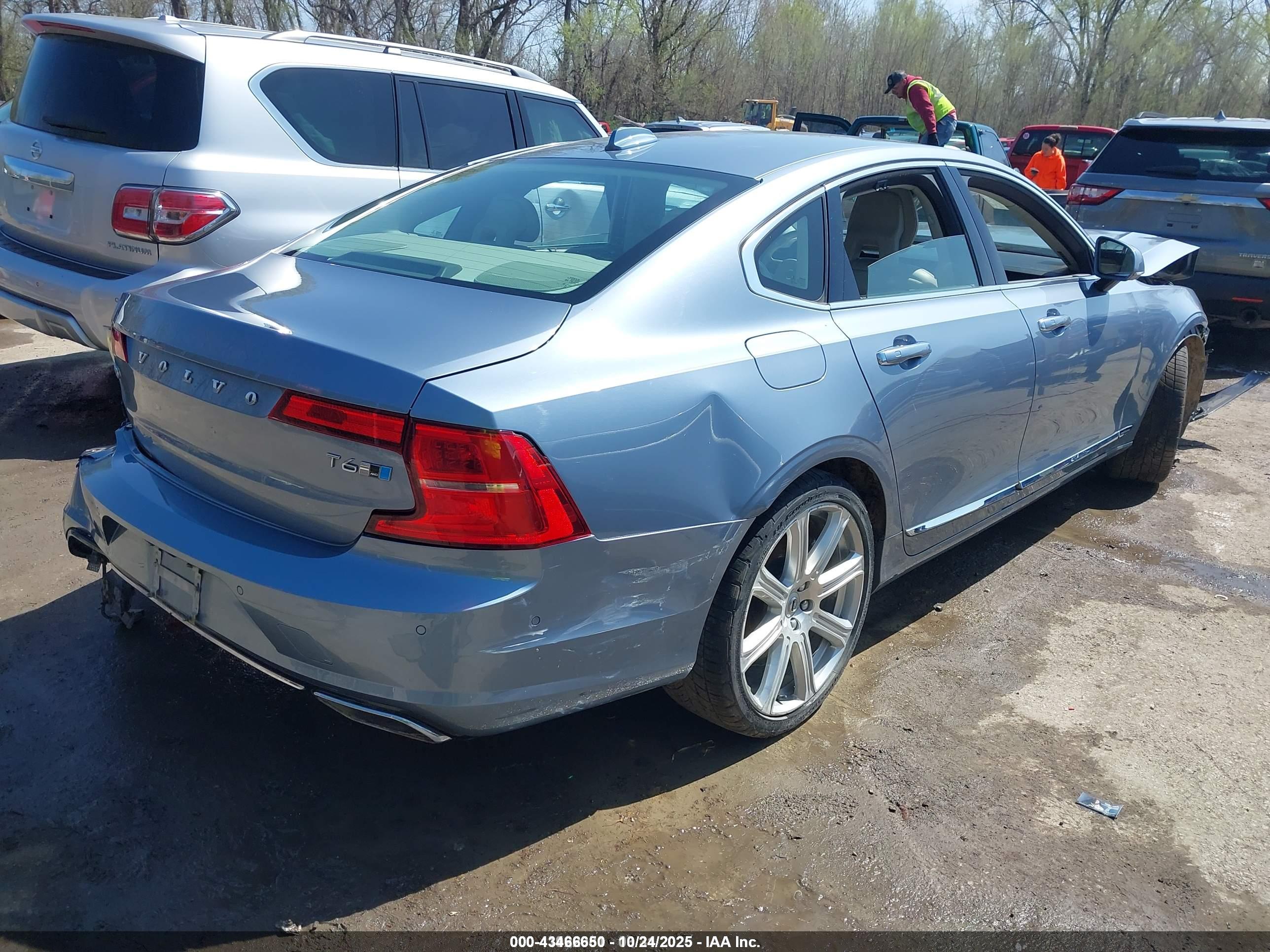 VOLVO S90 image 4