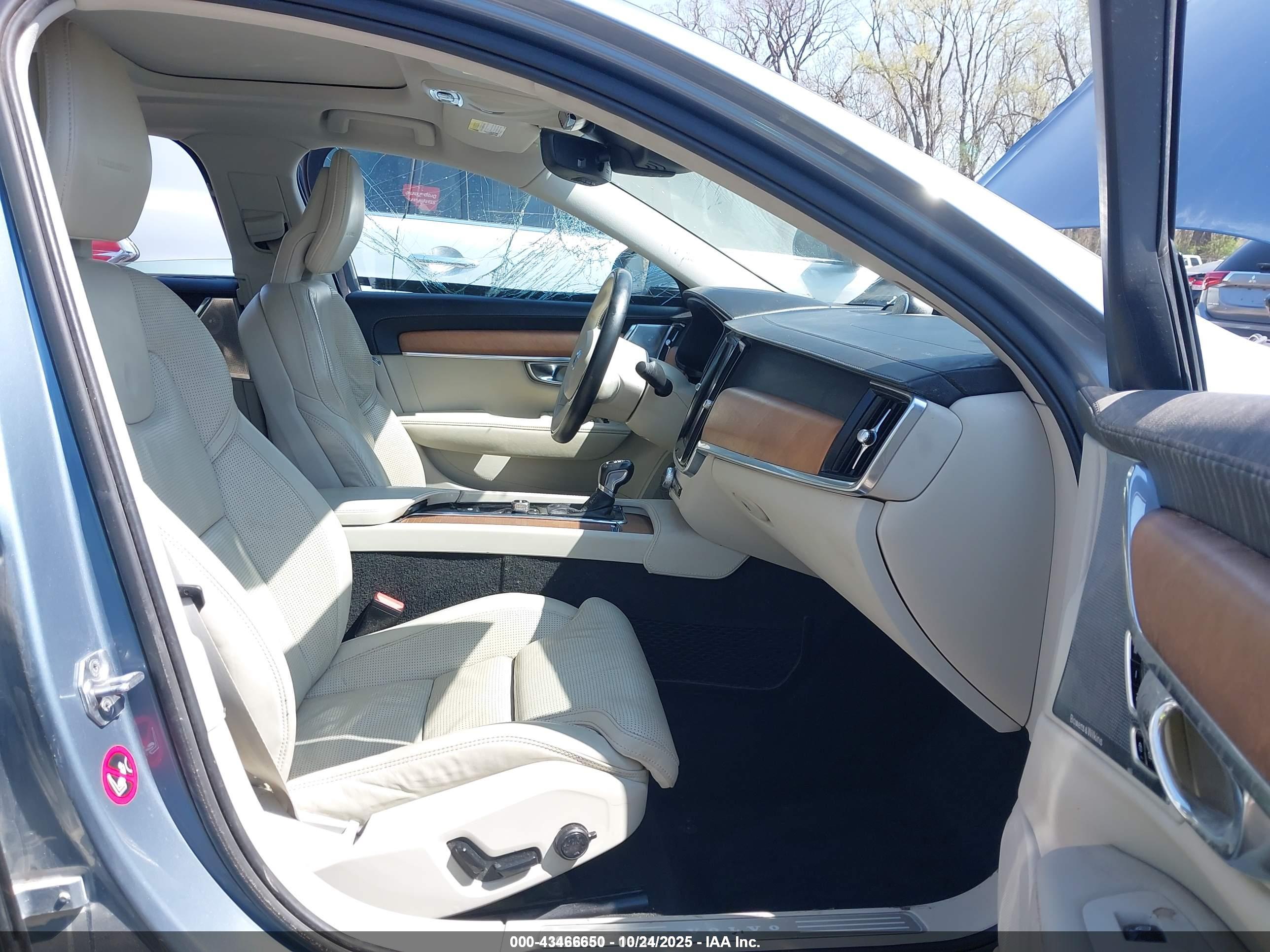 VOLVO S90 image 5