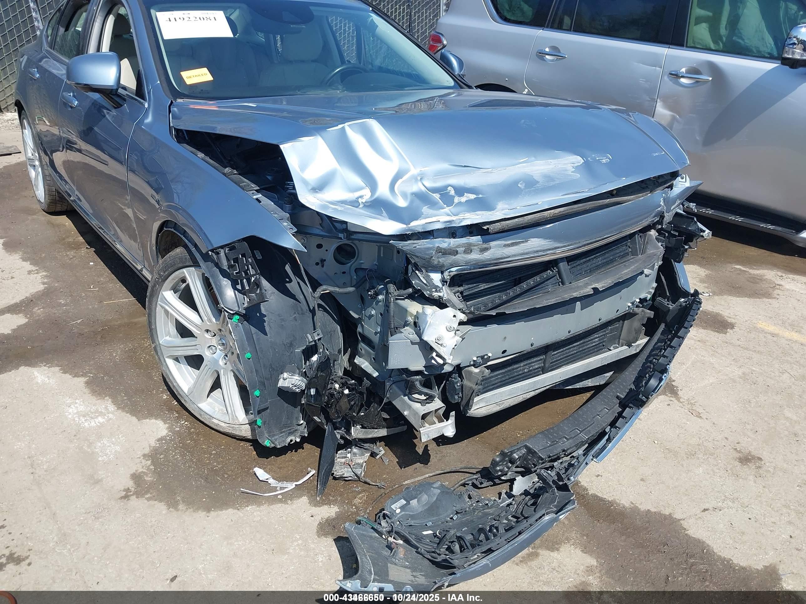 VOLVO S90 image 6