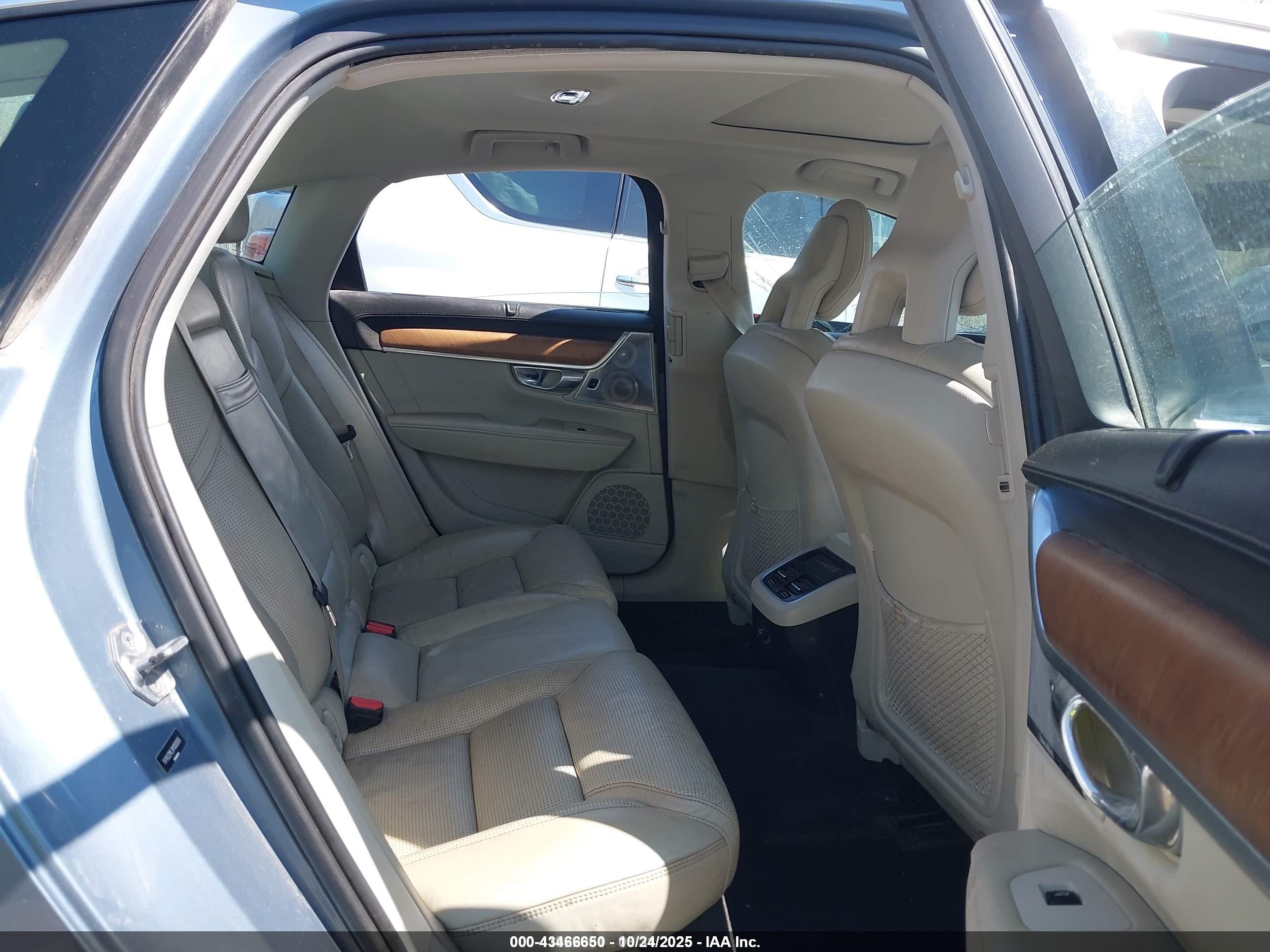 VOLVO S90 image 8