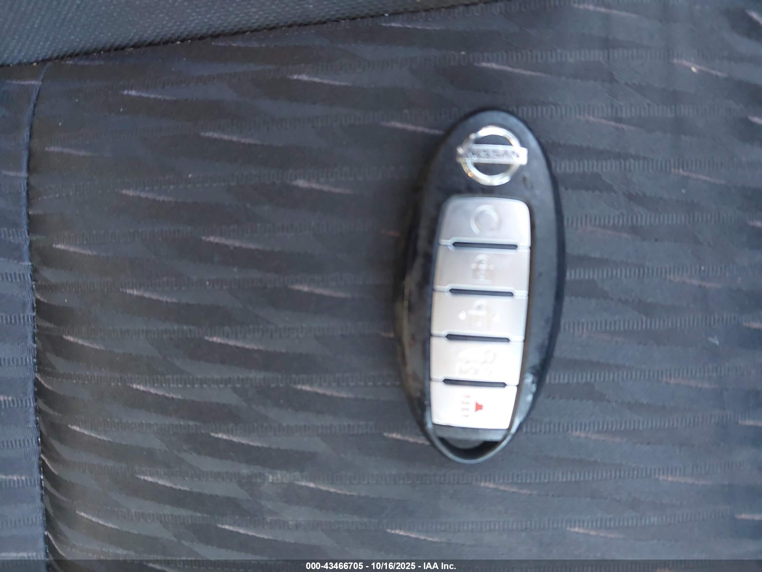 NISSAN ROGUE image 11