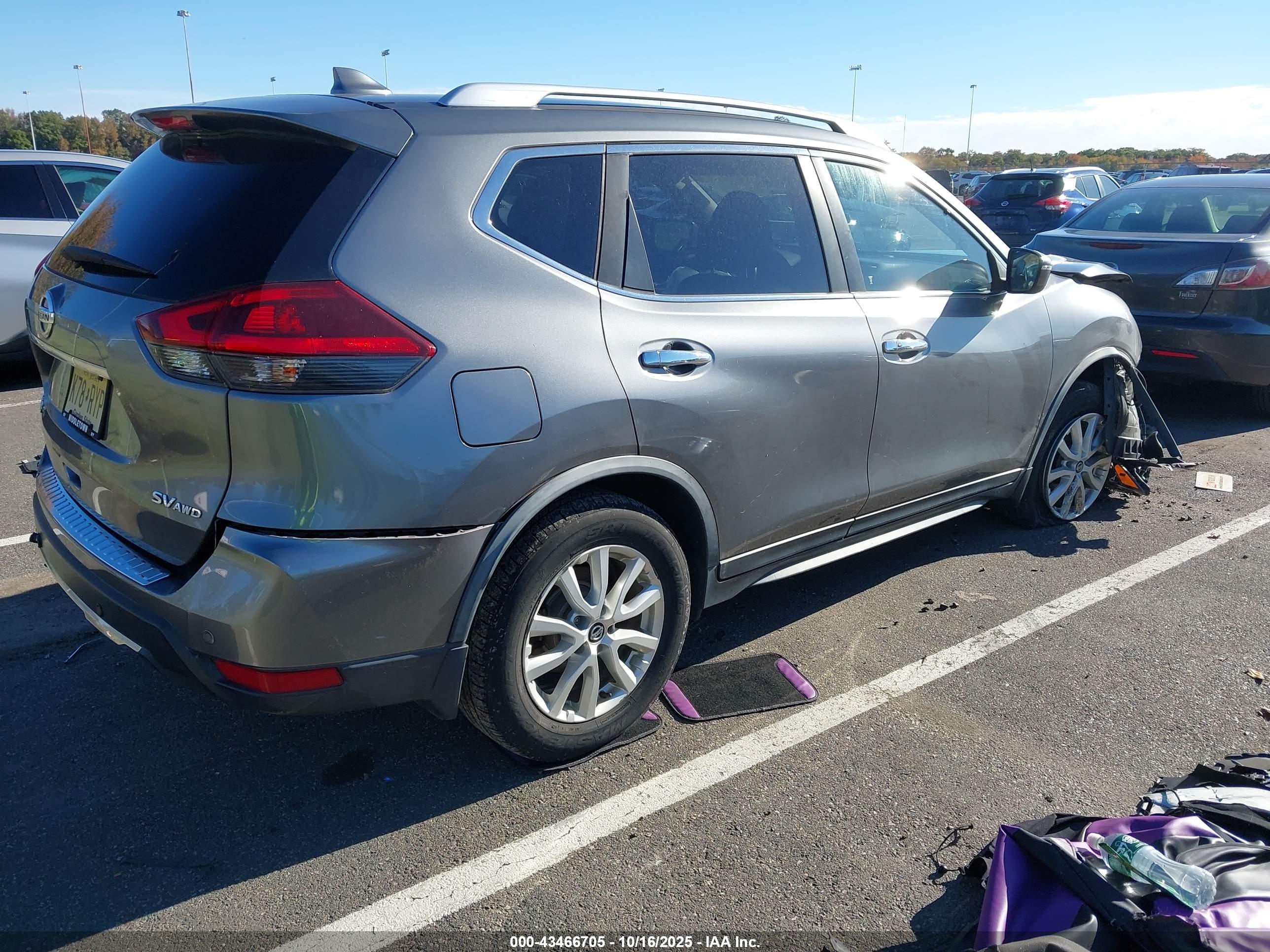 NISSAN ROGUE image 4