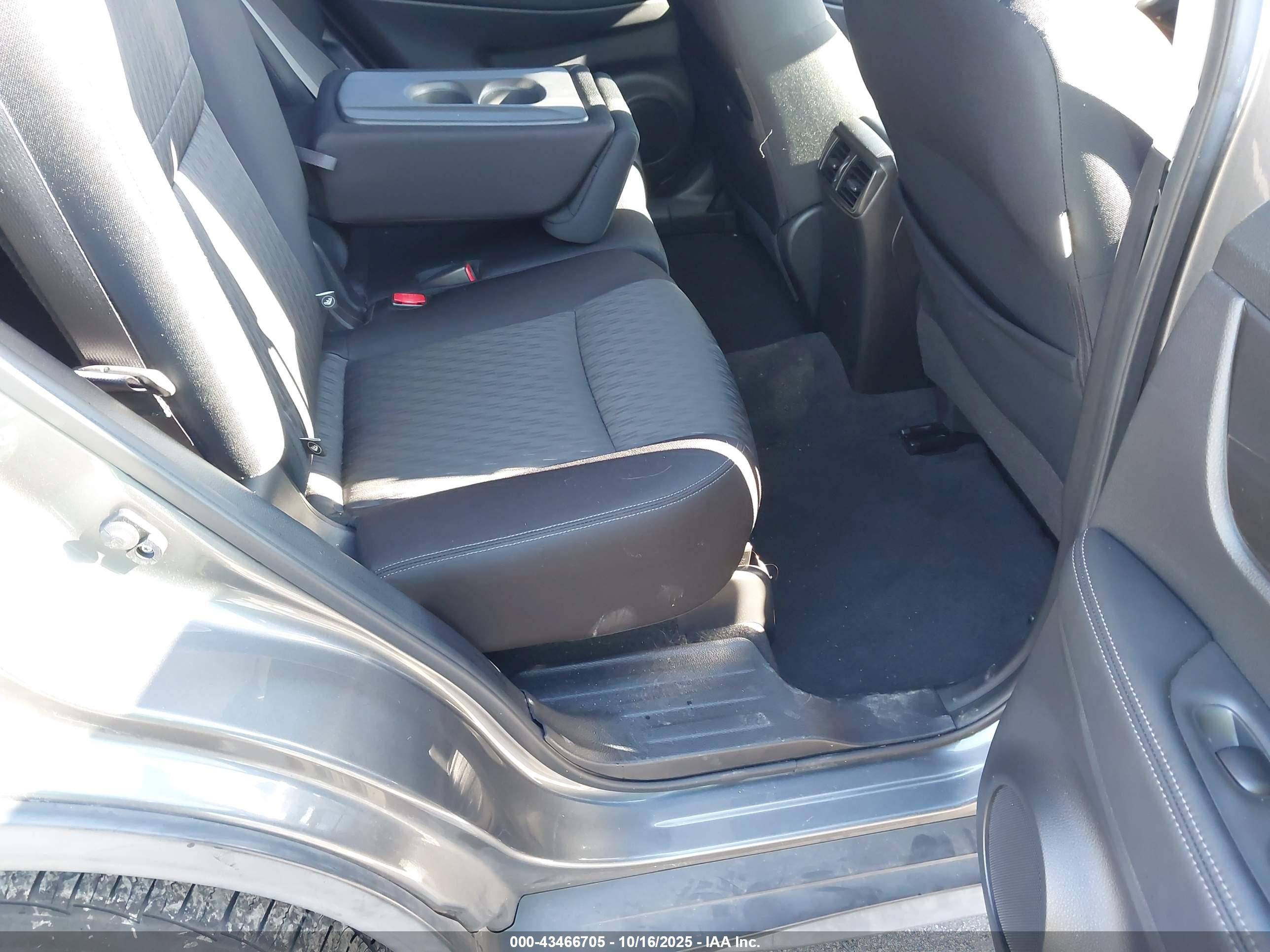 NISSAN ROGUE image 8