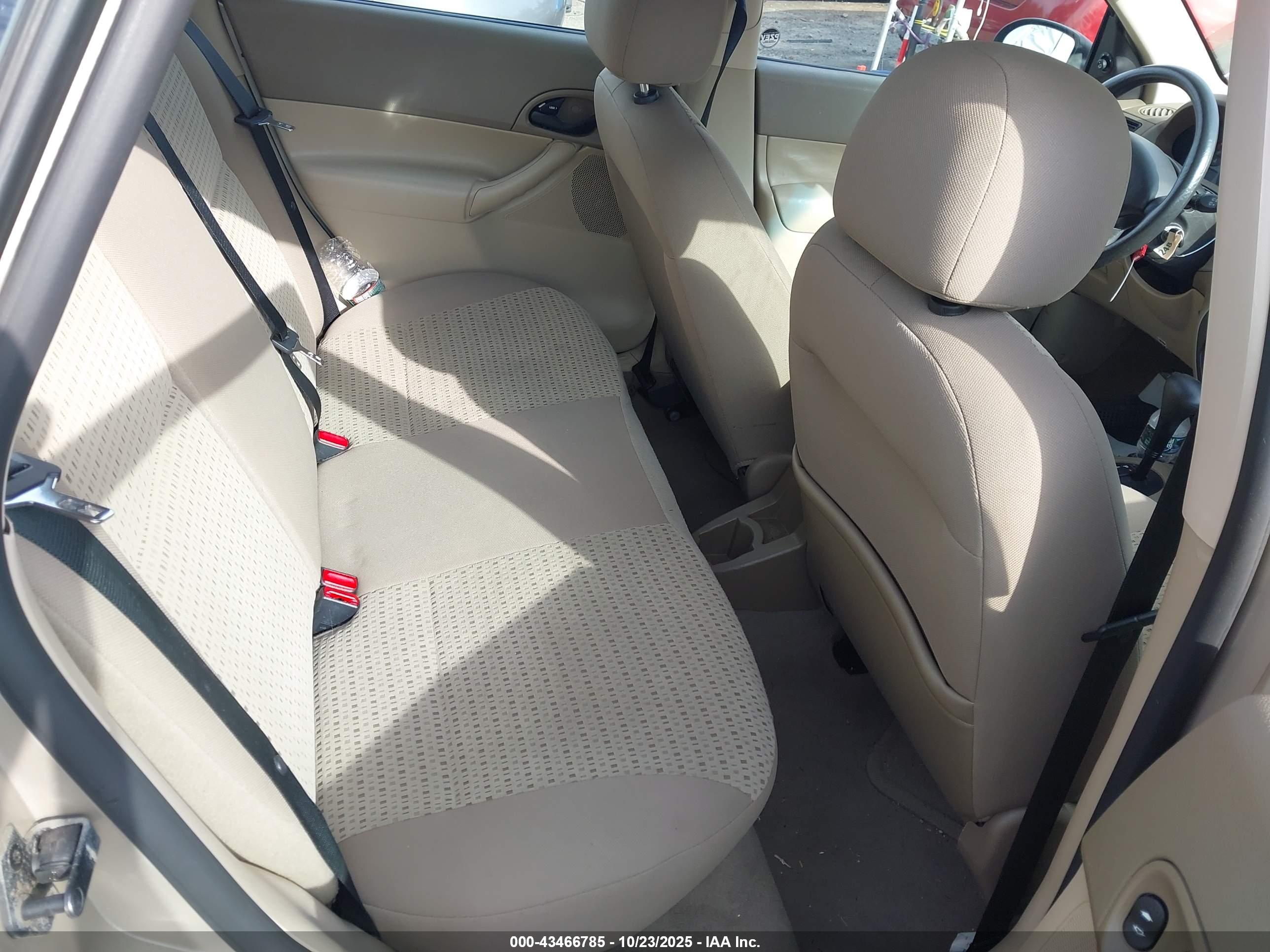 FORD FOCUS image 8