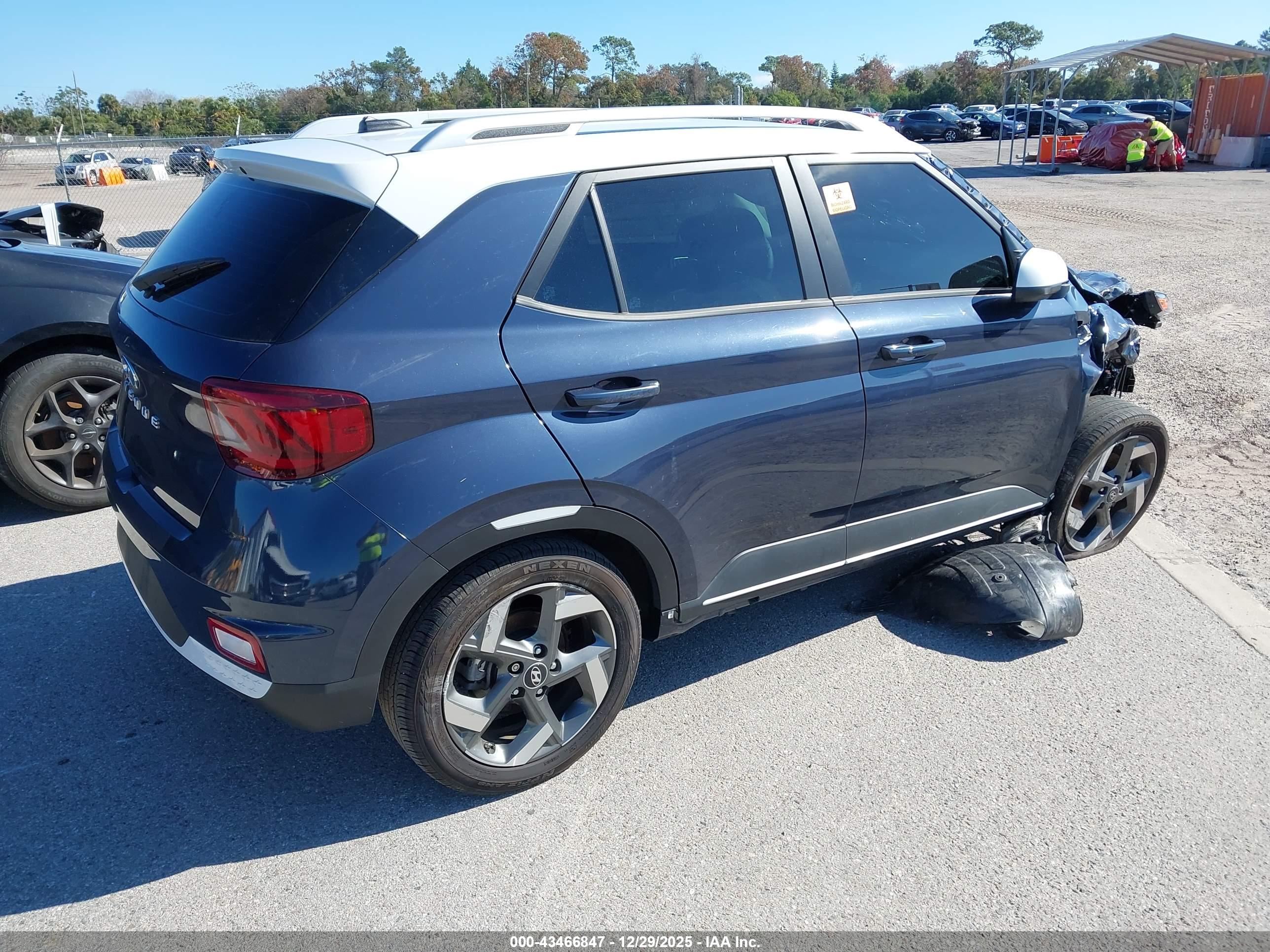 HYUNDAI VENUE image 4