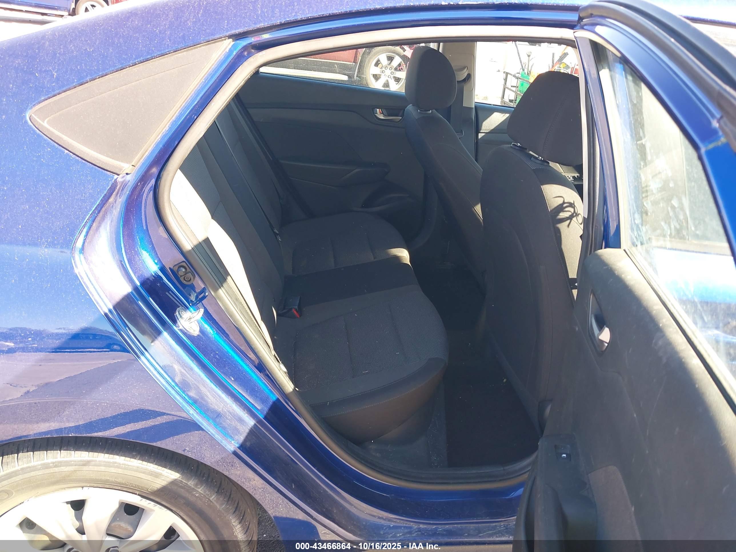 HYUNDAI ACCENT image 8