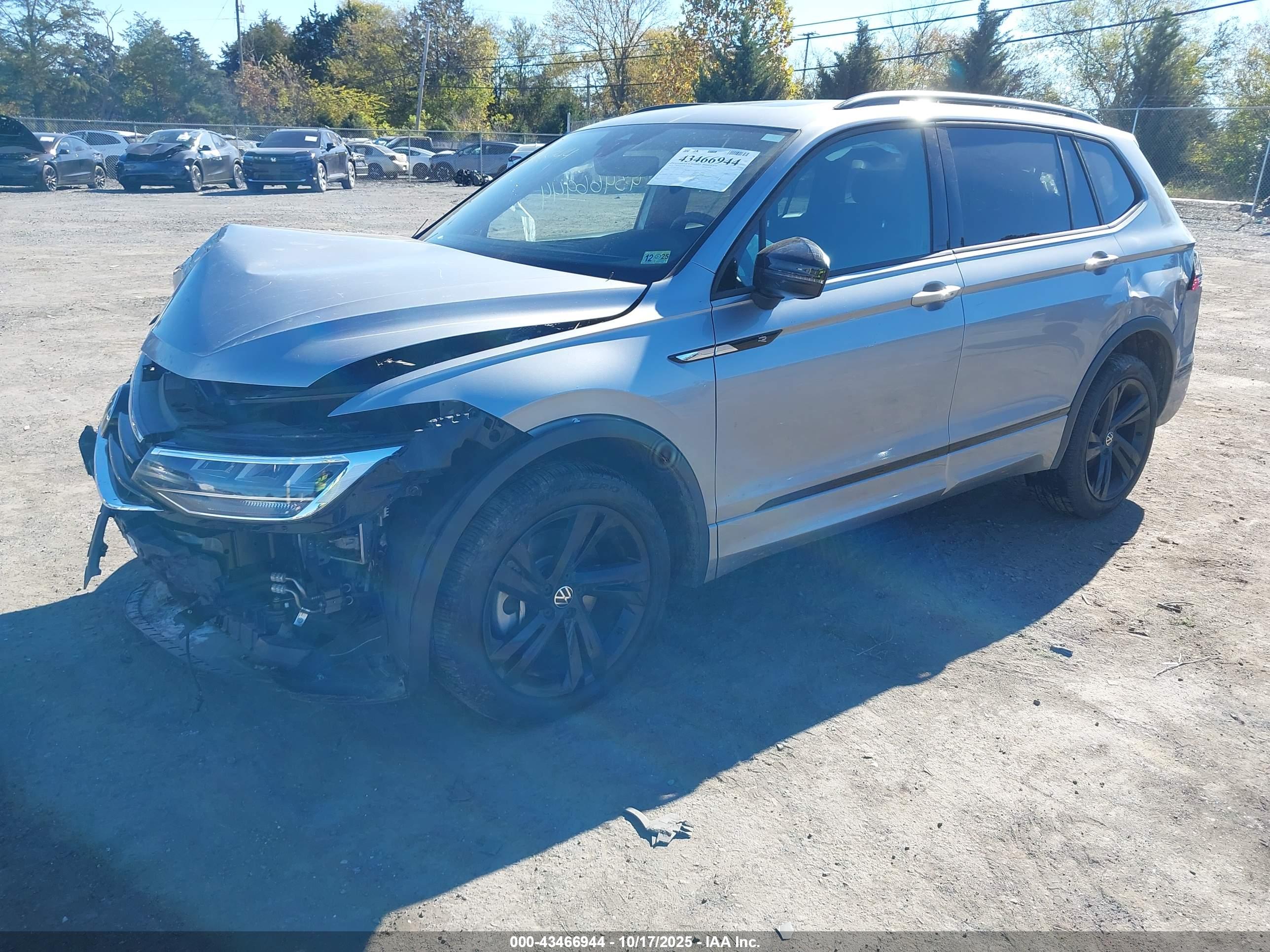 VOLKSWAGEN TIGUAN image 2