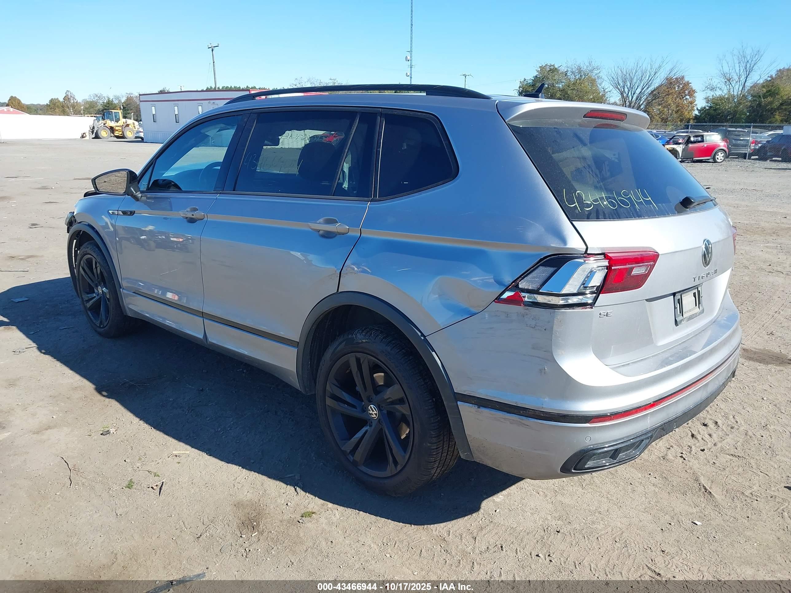 VOLKSWAGEN TIGUAN image 3