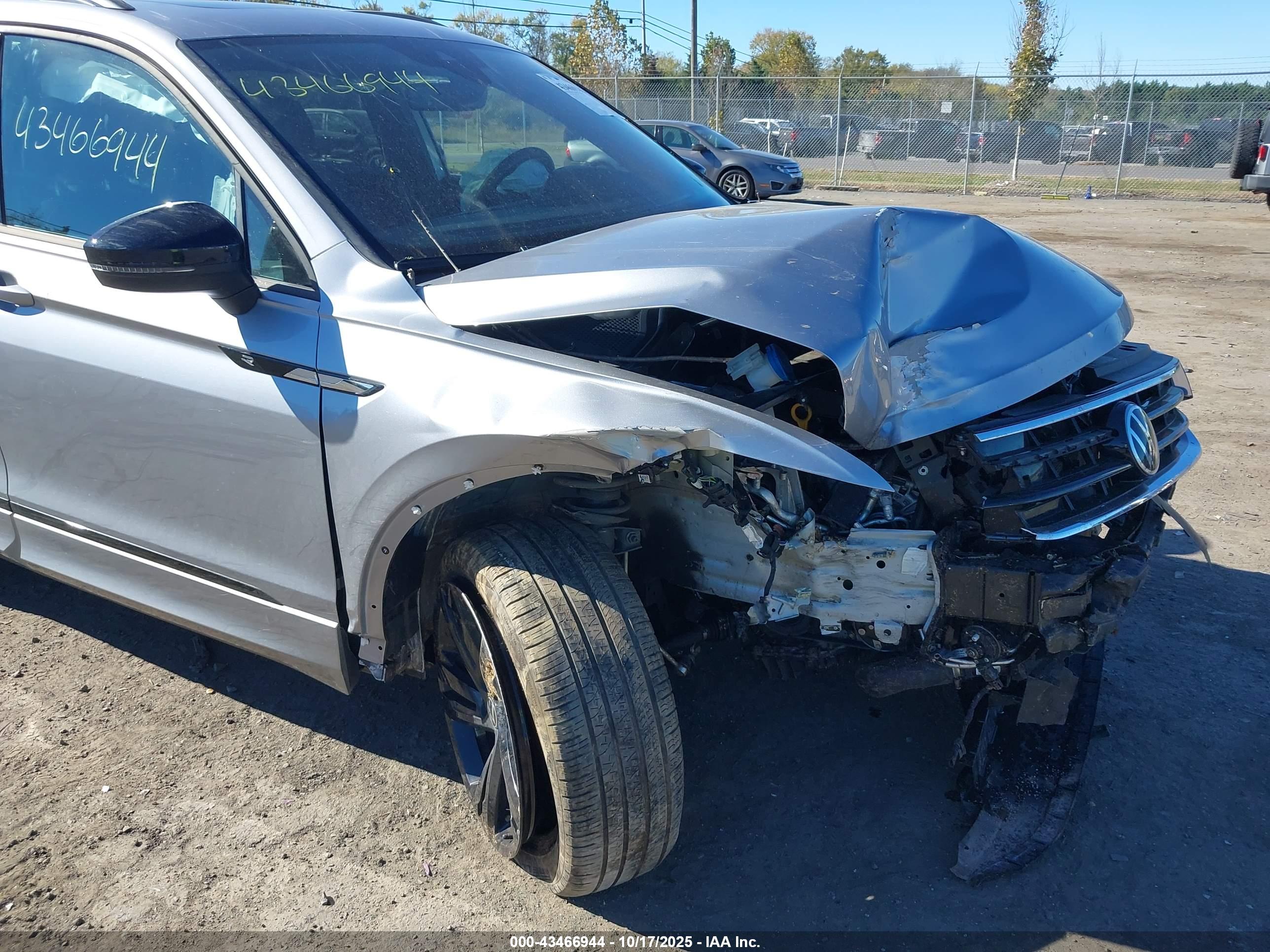 VOLKSWAGEN TIGUAN image 6