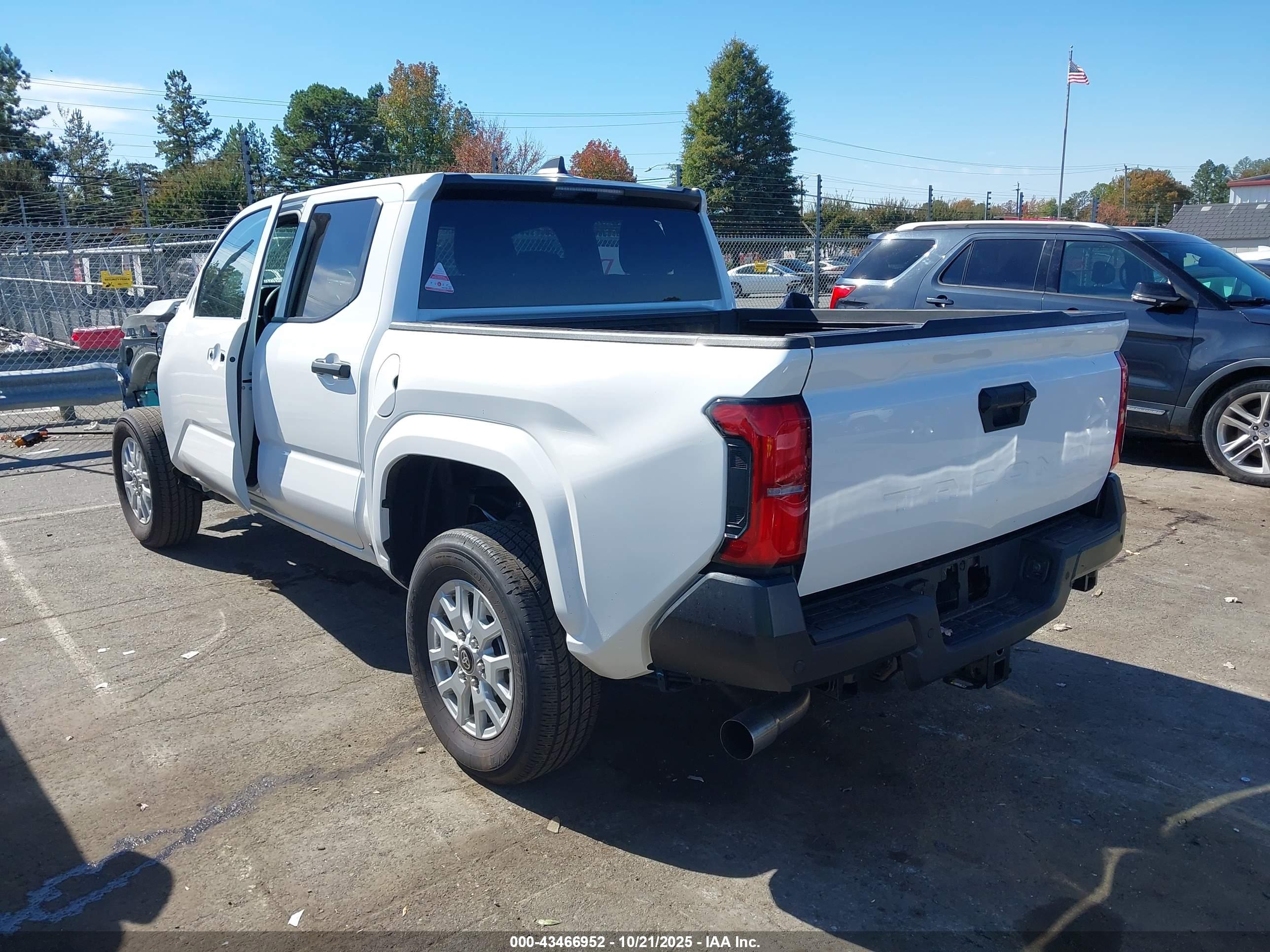 TOYOTA TACOMA image 3