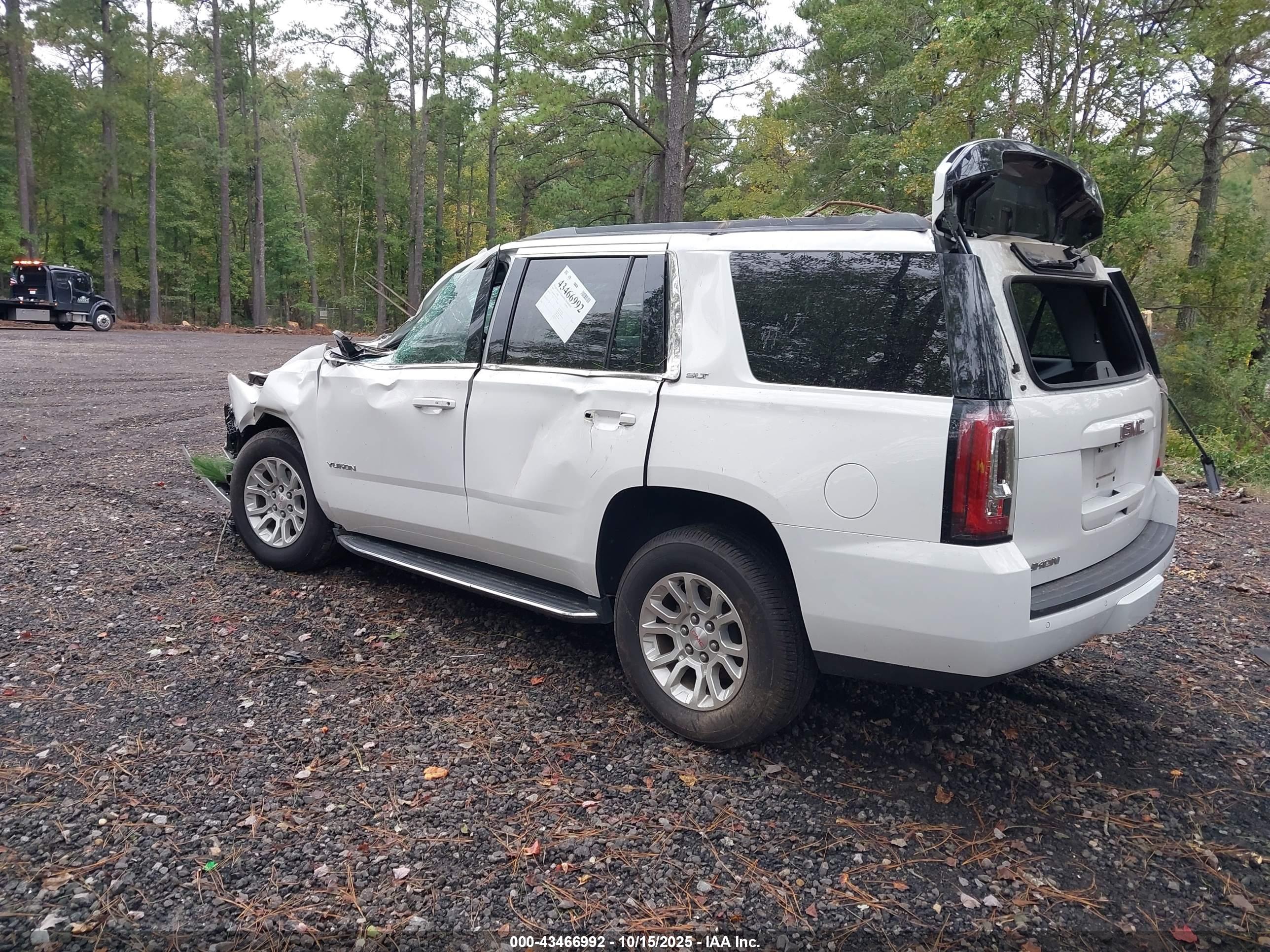 GMC YUKON image 3