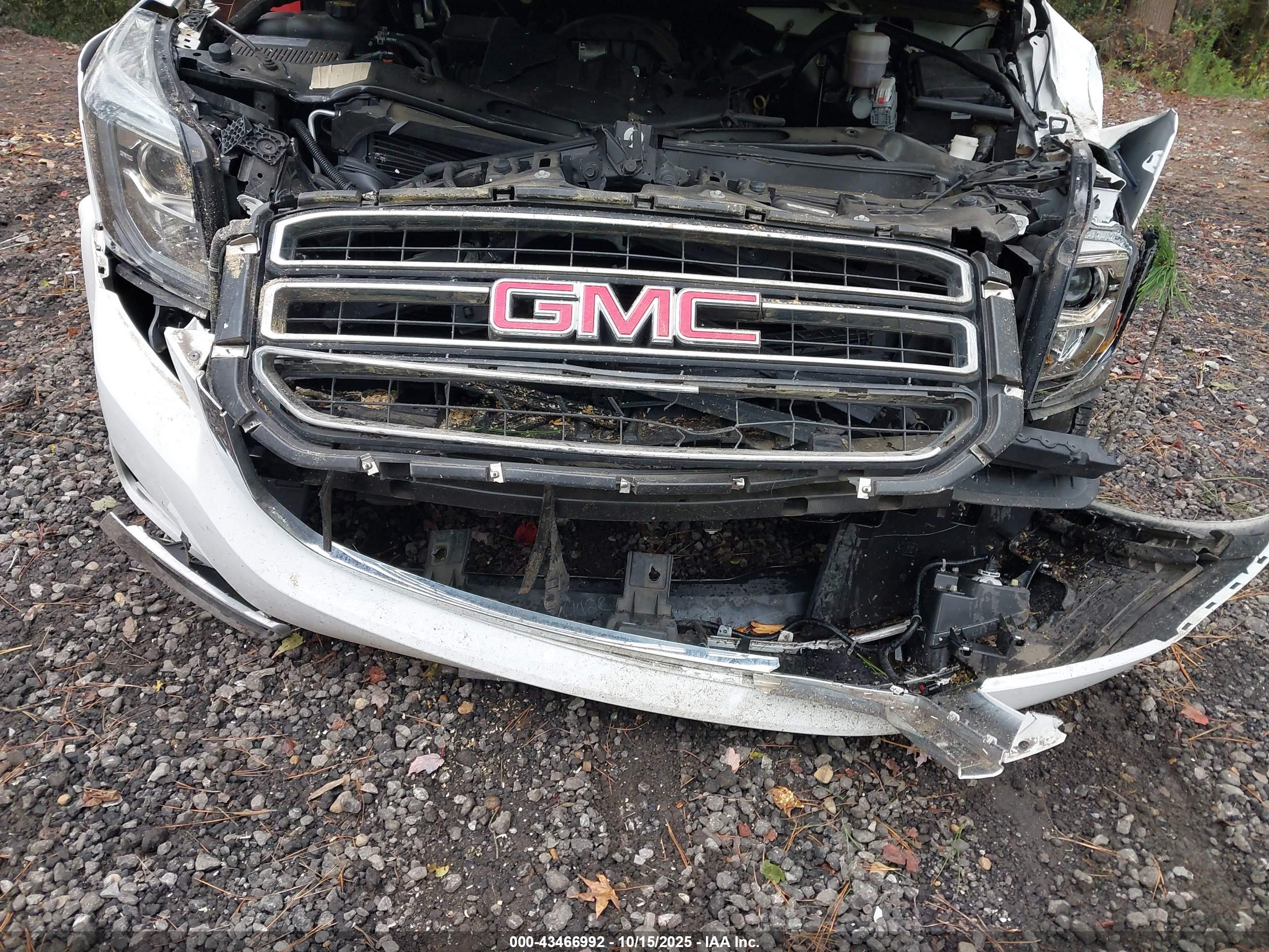 GMC YUKON image 6