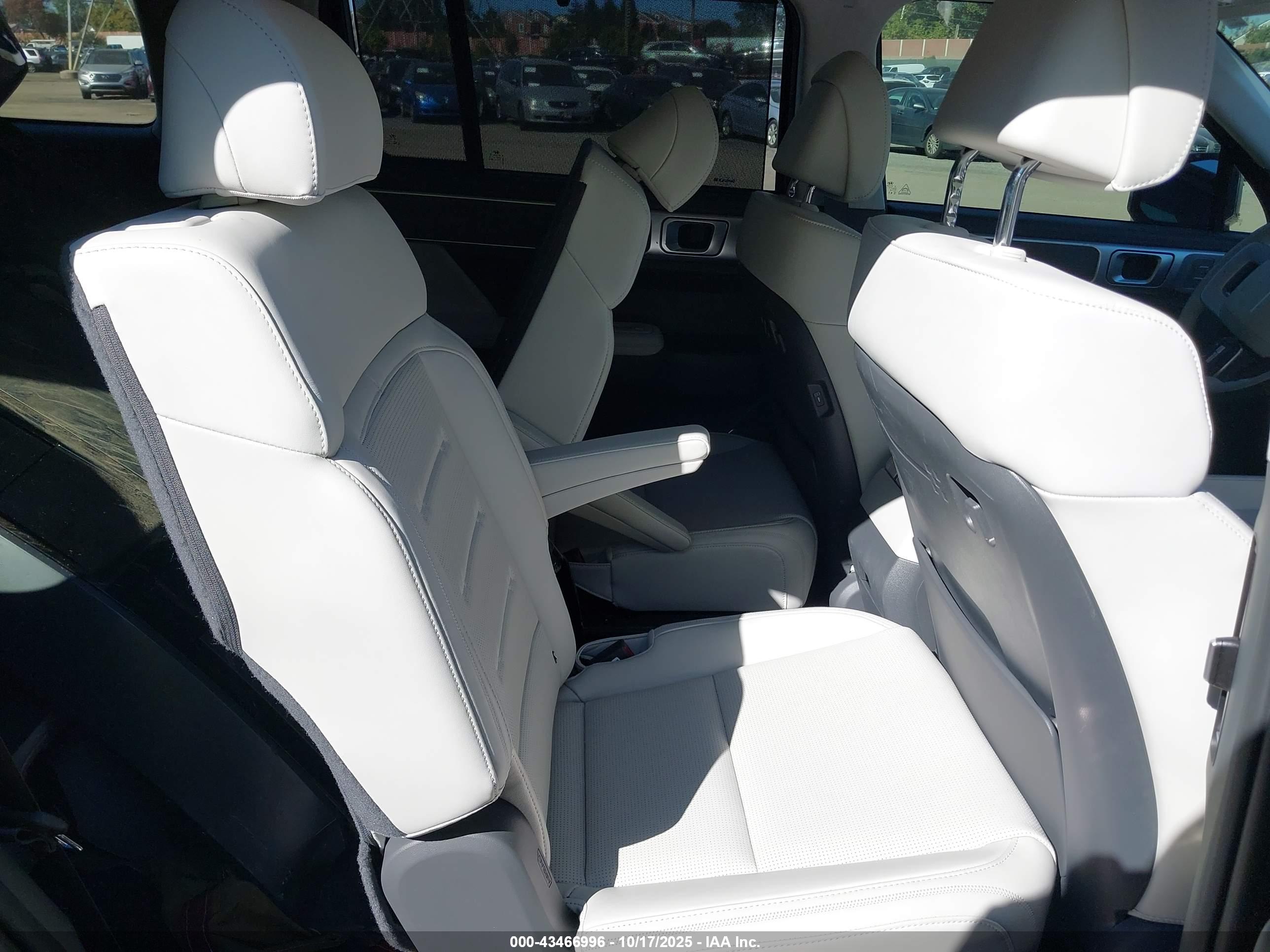 HYUNDAI SANTA image 8