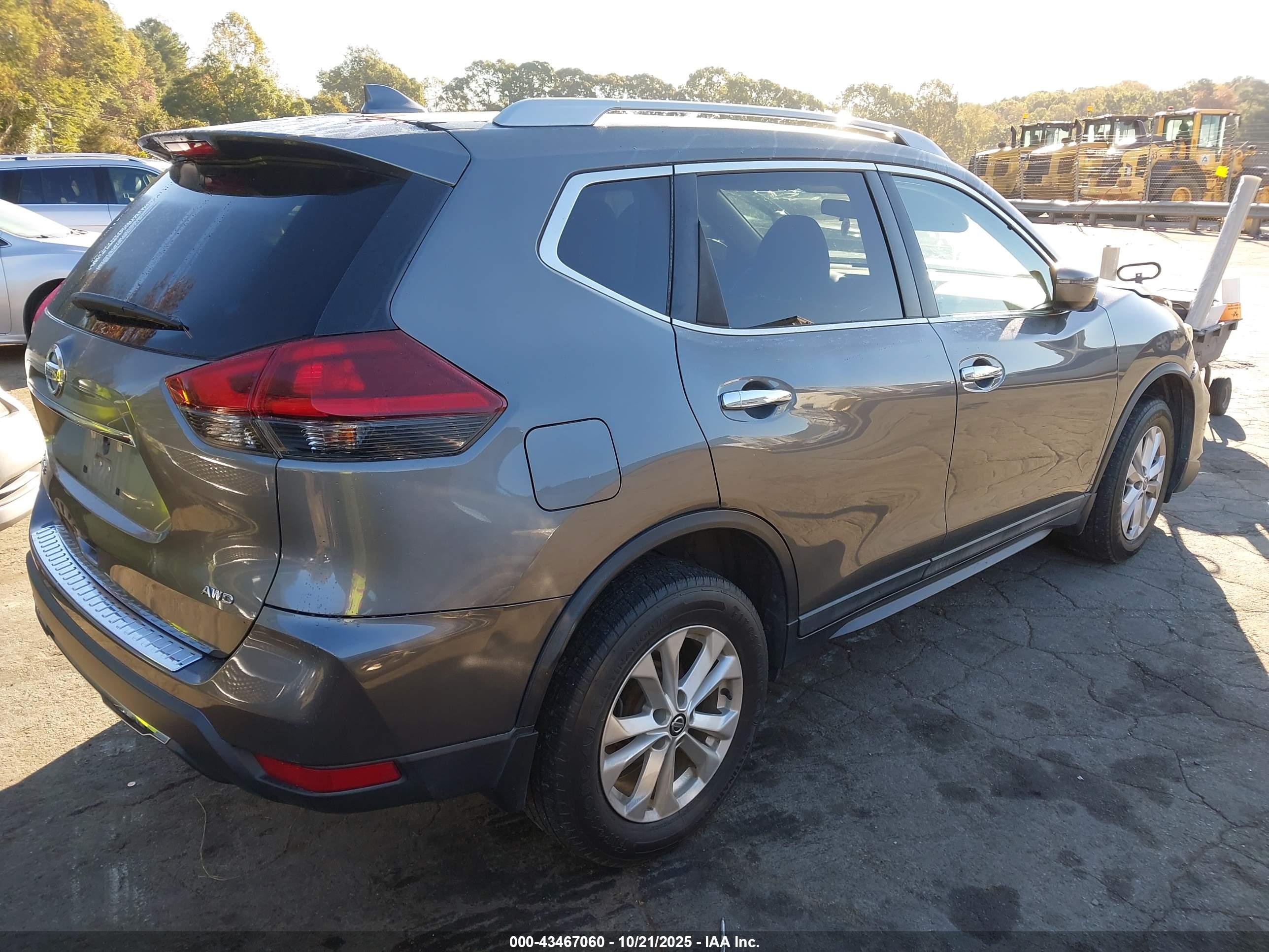 NISSAN ROGUE image 4