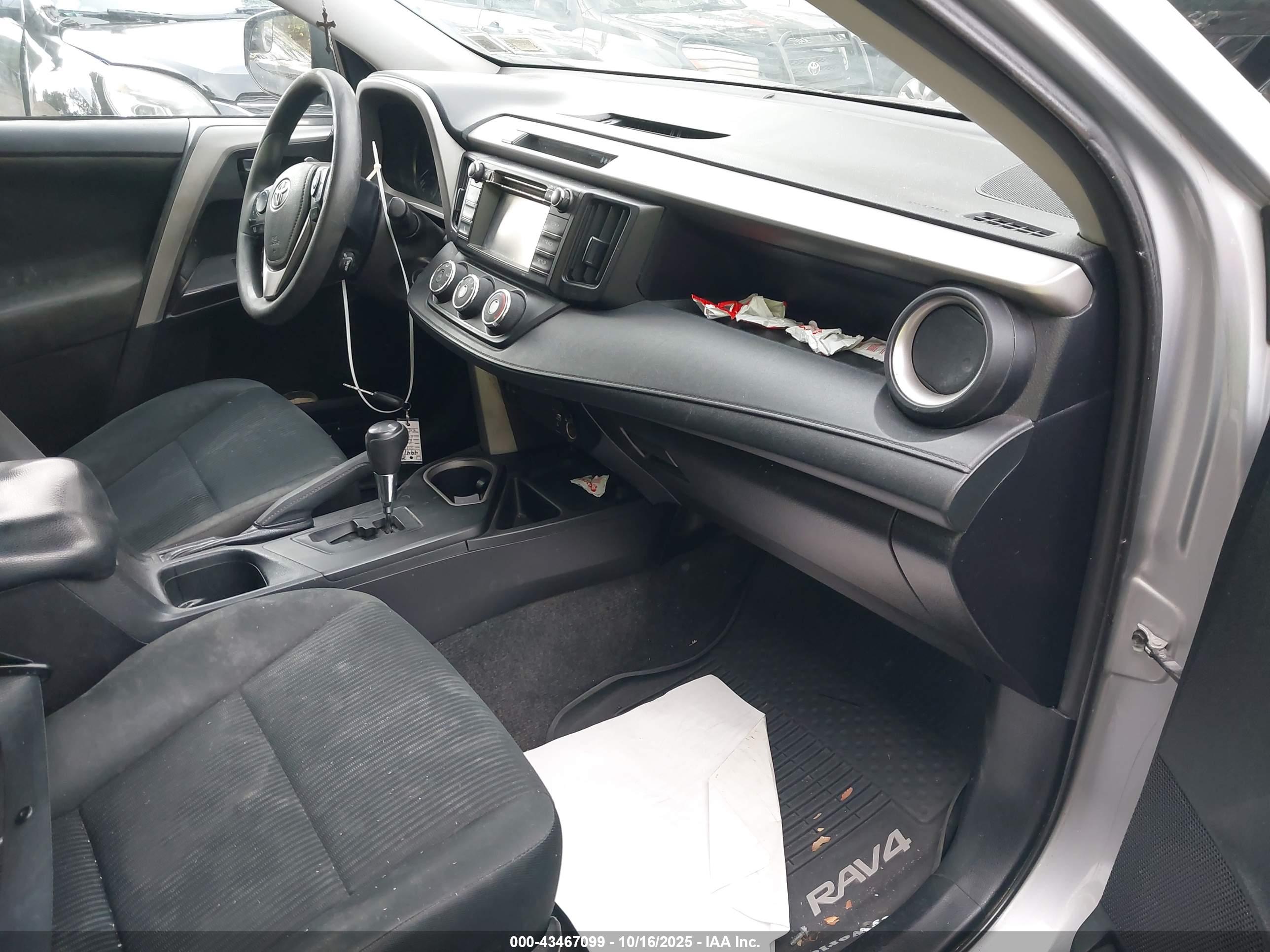 TOYOTA RAV4 image 5