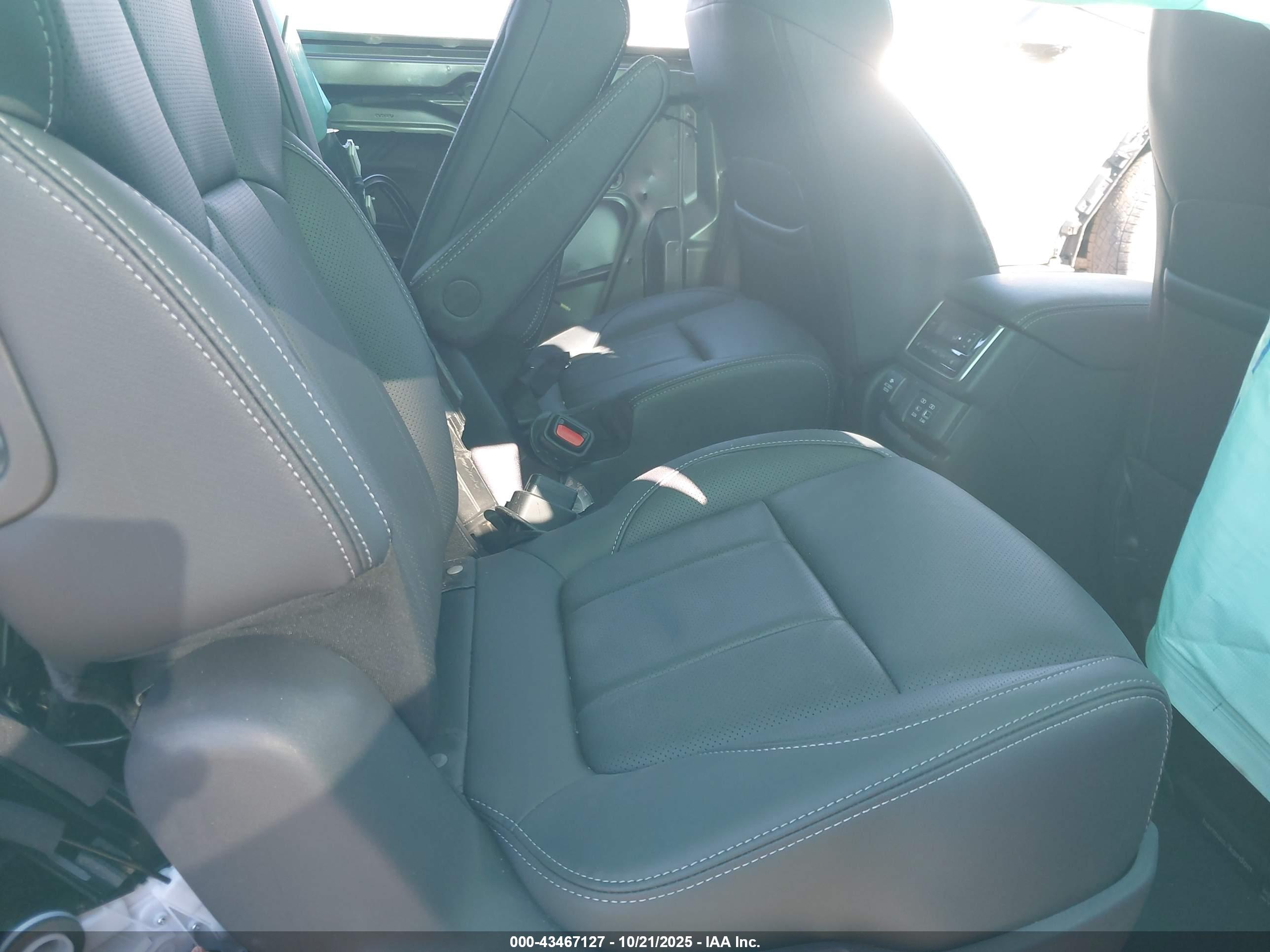 SUBARU ASCENT image 8