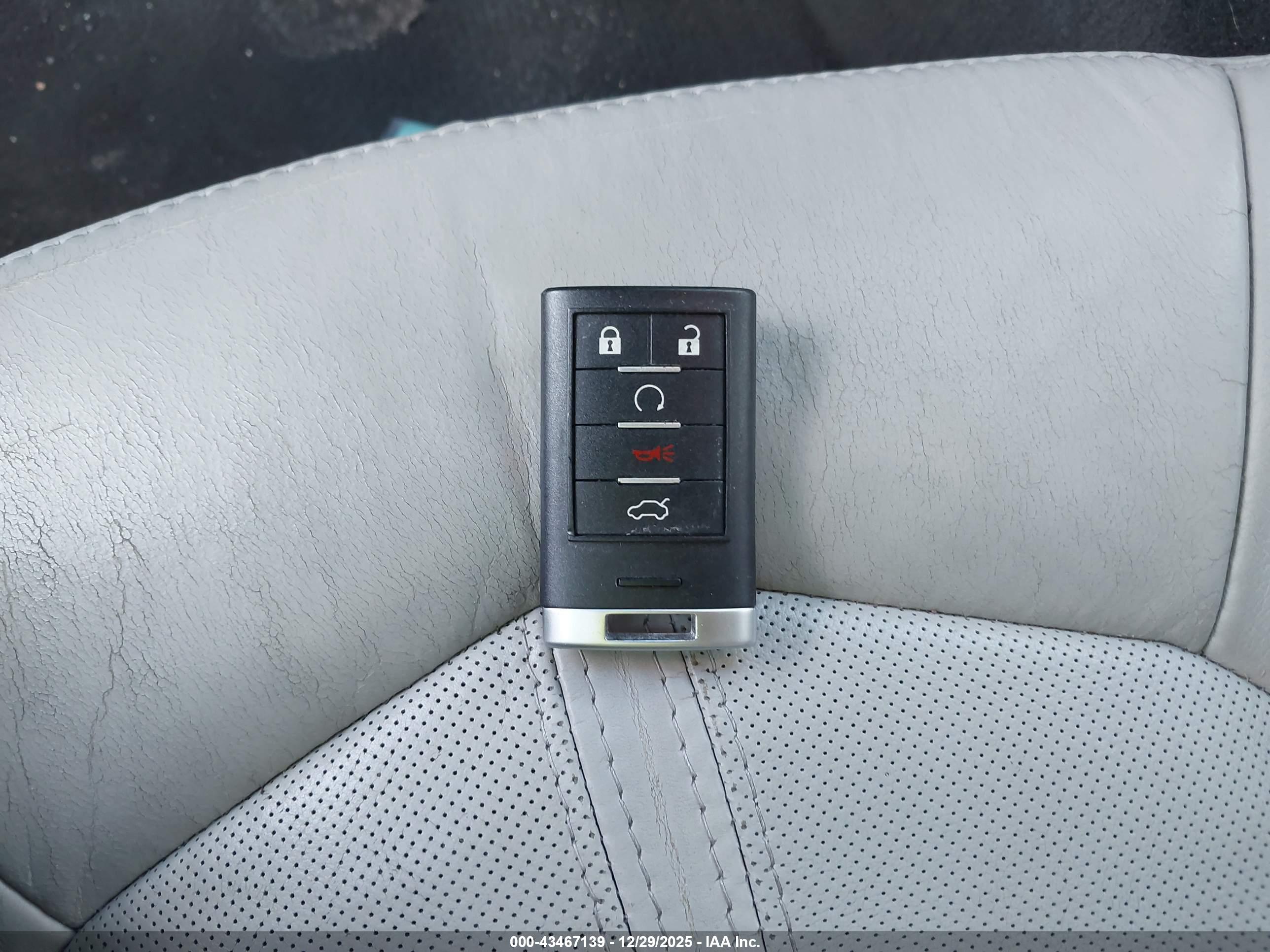CADILLAC CTS image 11