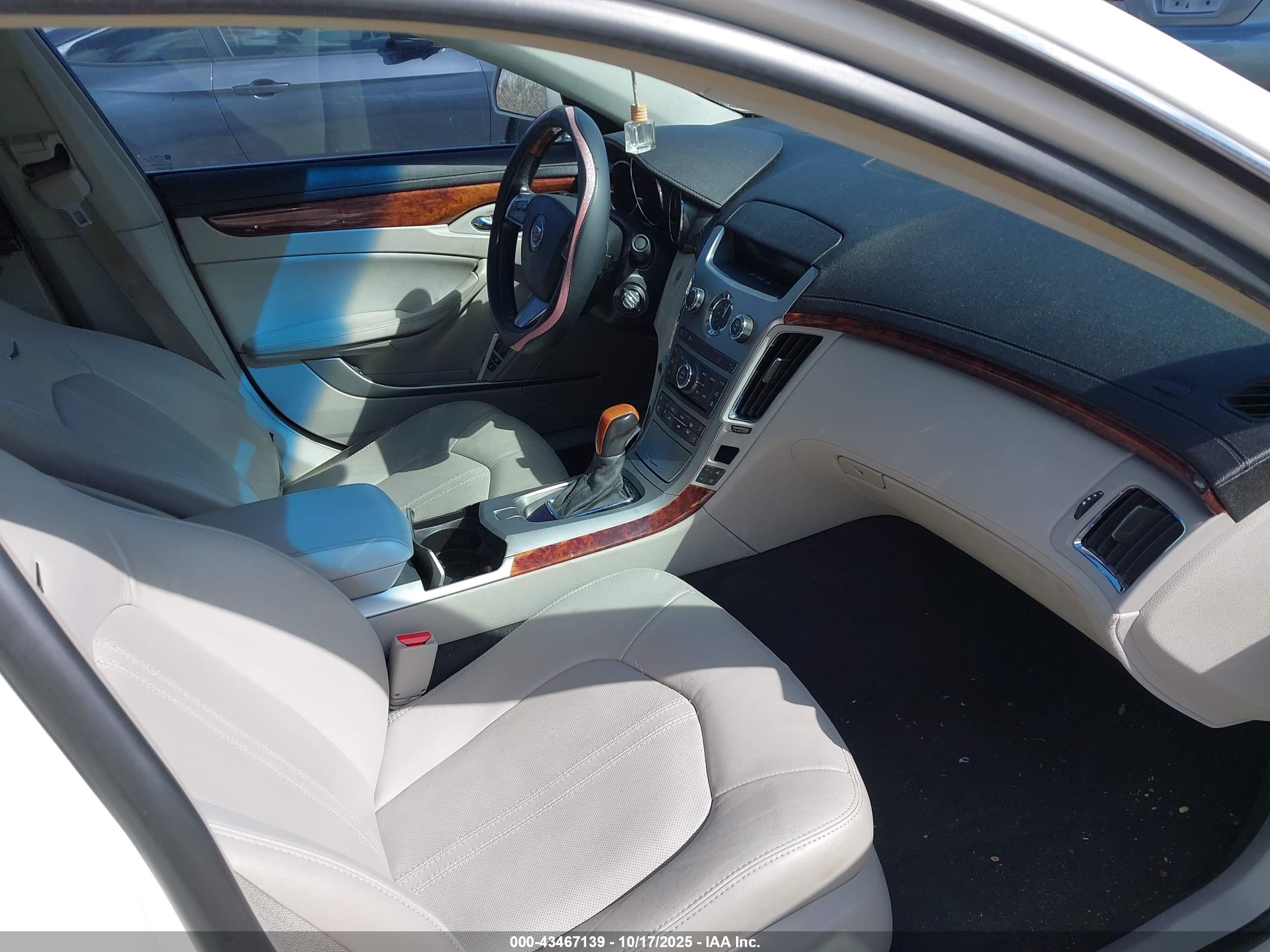 CADILLAC CTS image 5