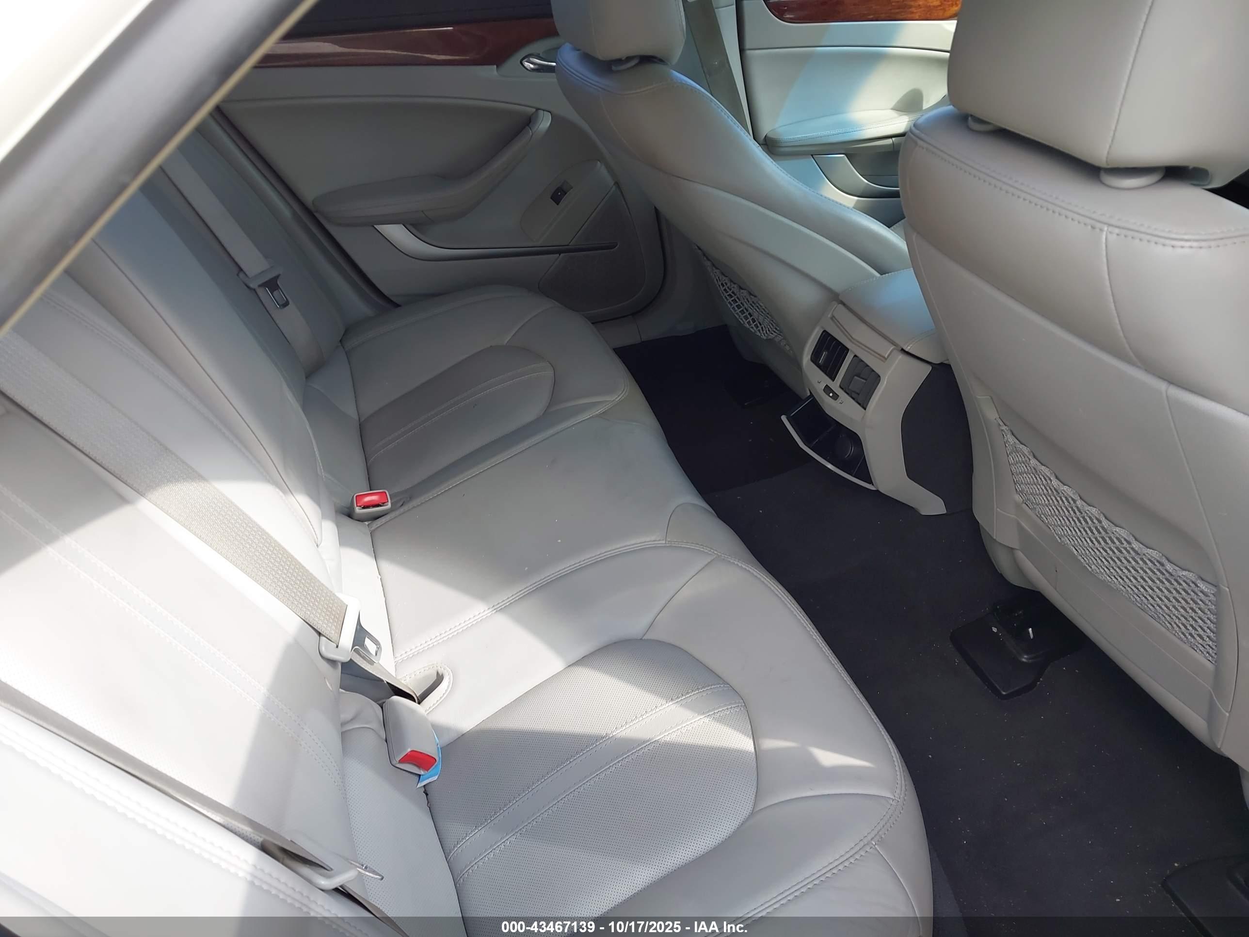 CADILLAC CTS image 8