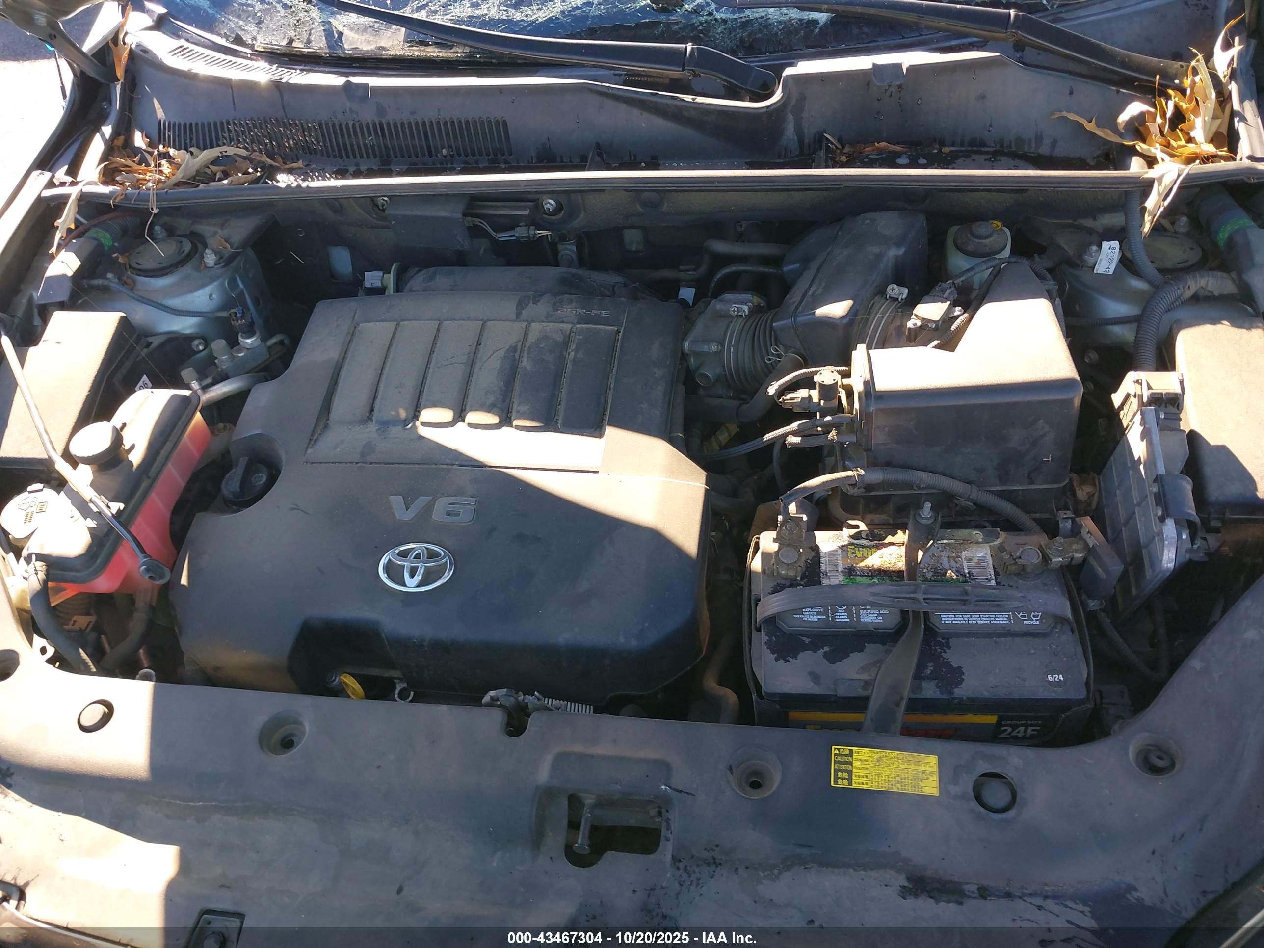 TOYOTA RAV4 image 10