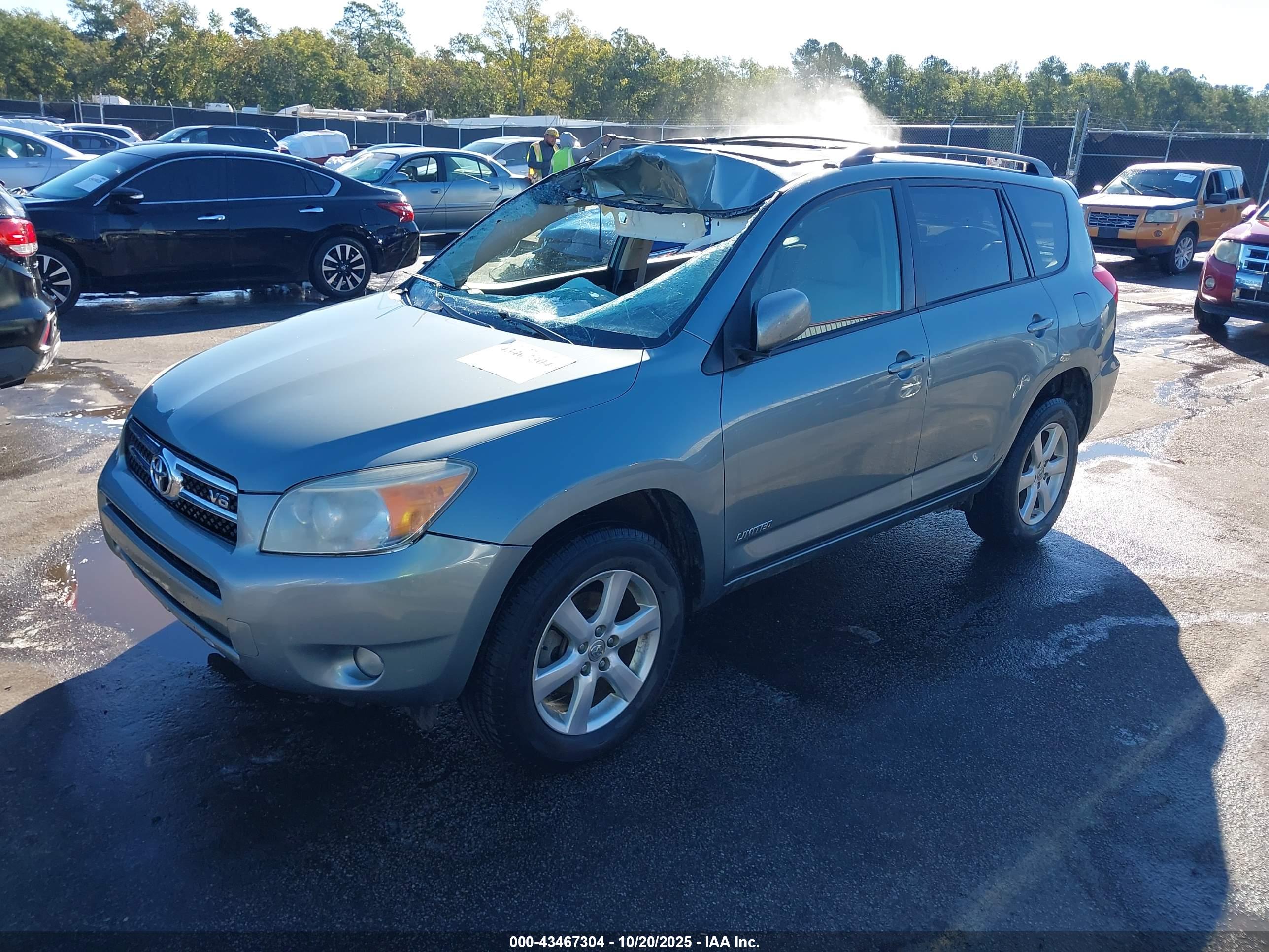 TOYOTA RAV4 image 2