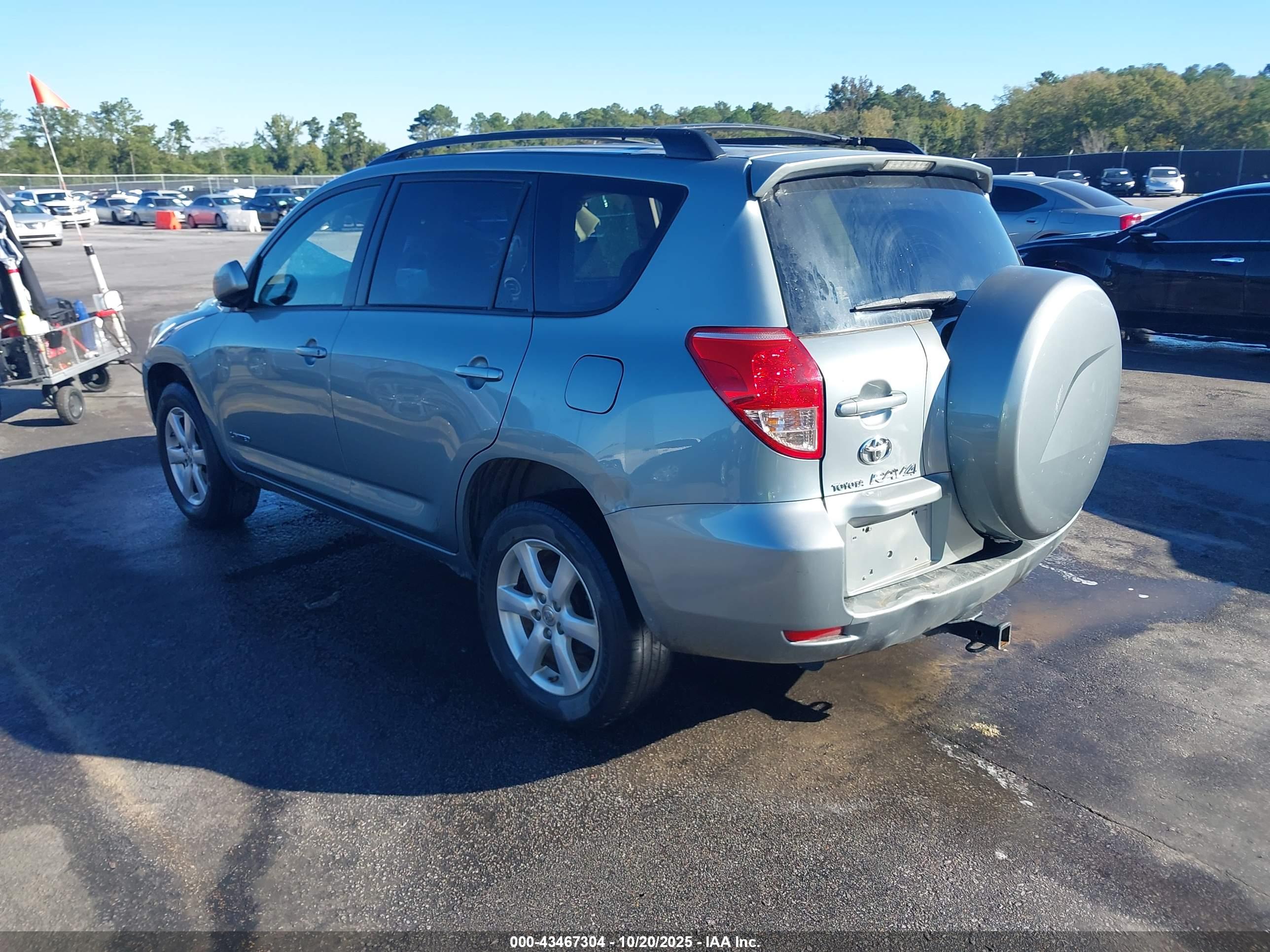 TOYOTA RAV4 image 3