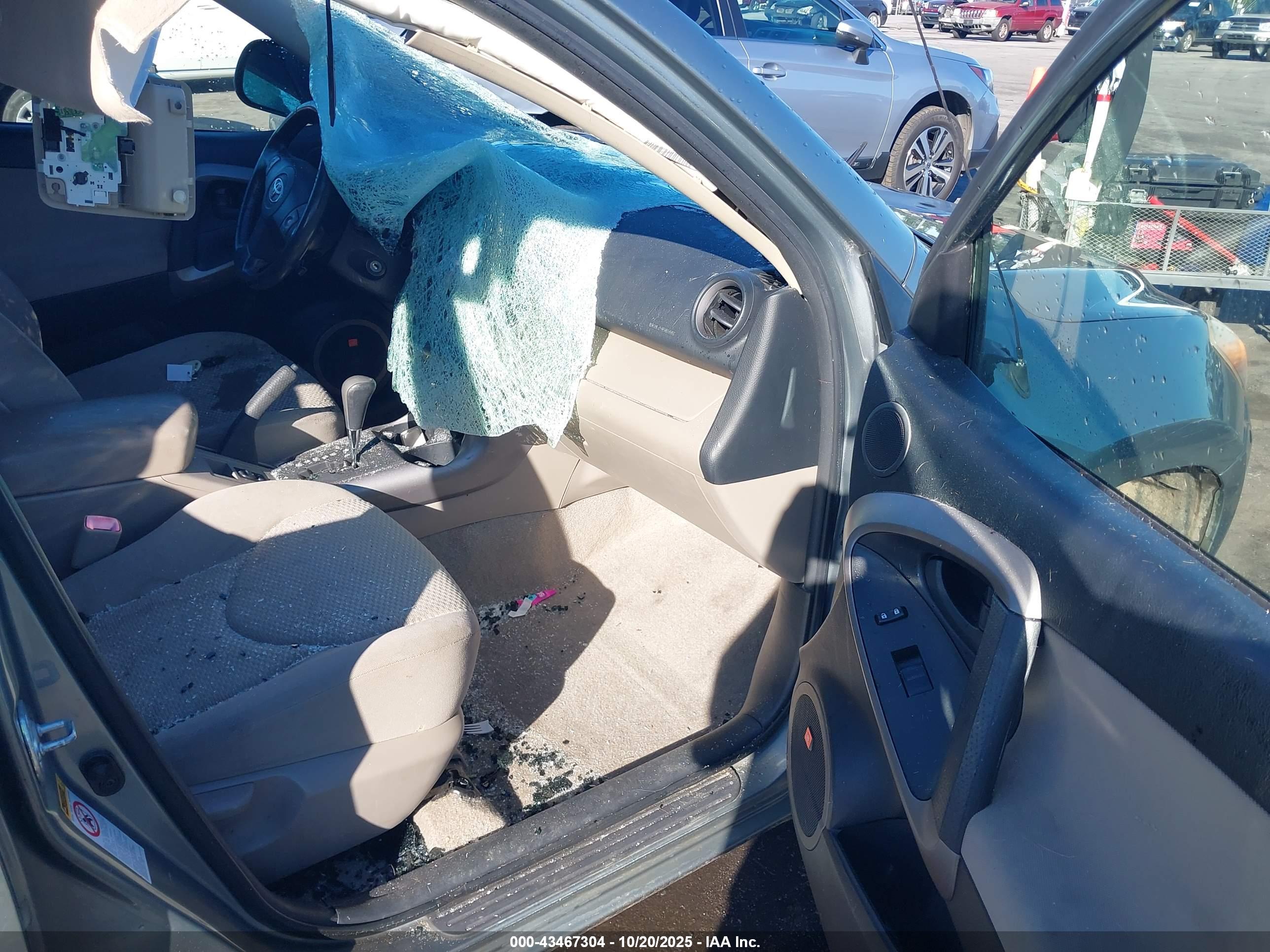 TOYOTA RAV4 image 5