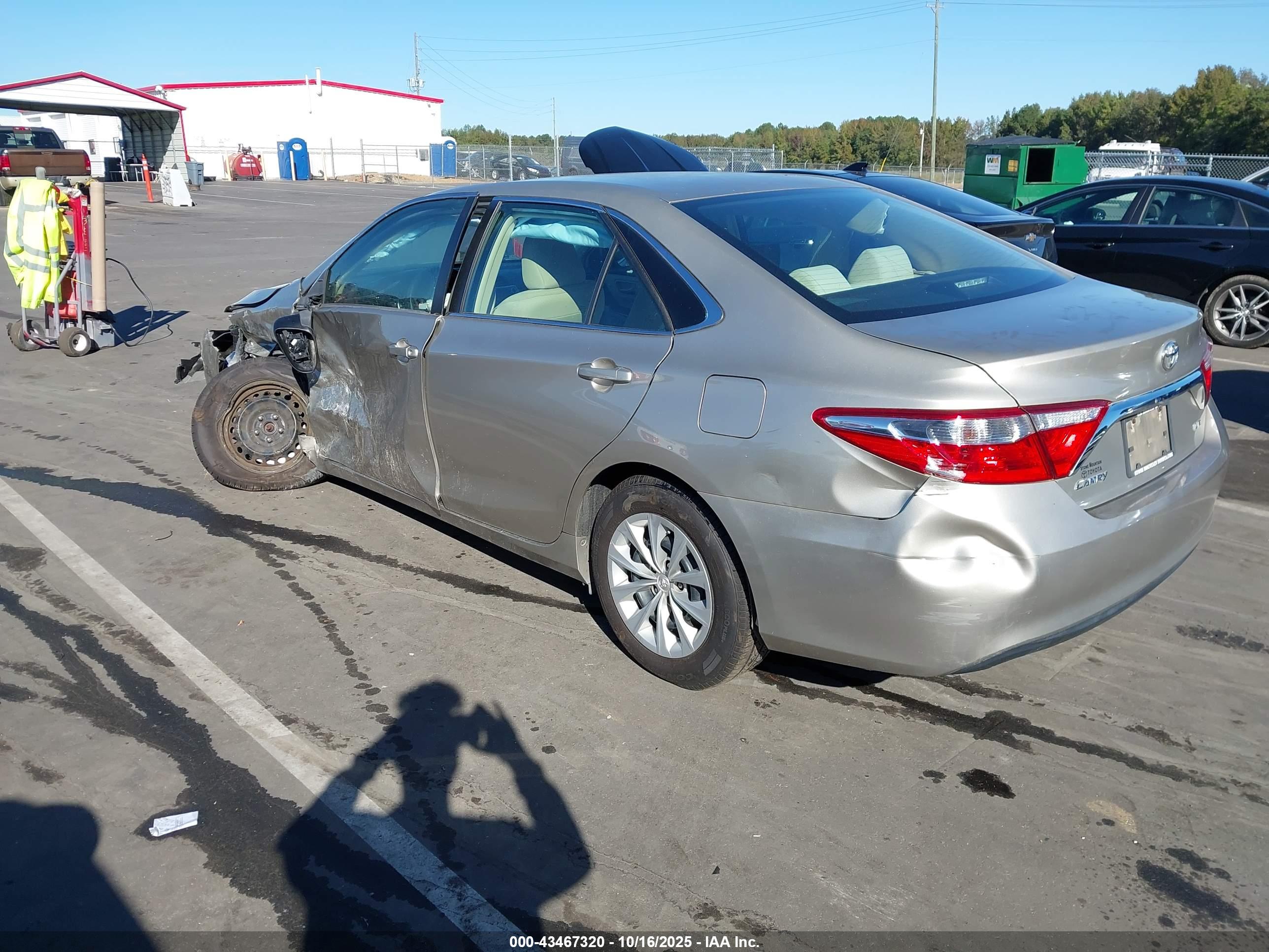 TOYOTA CAMRY image 3