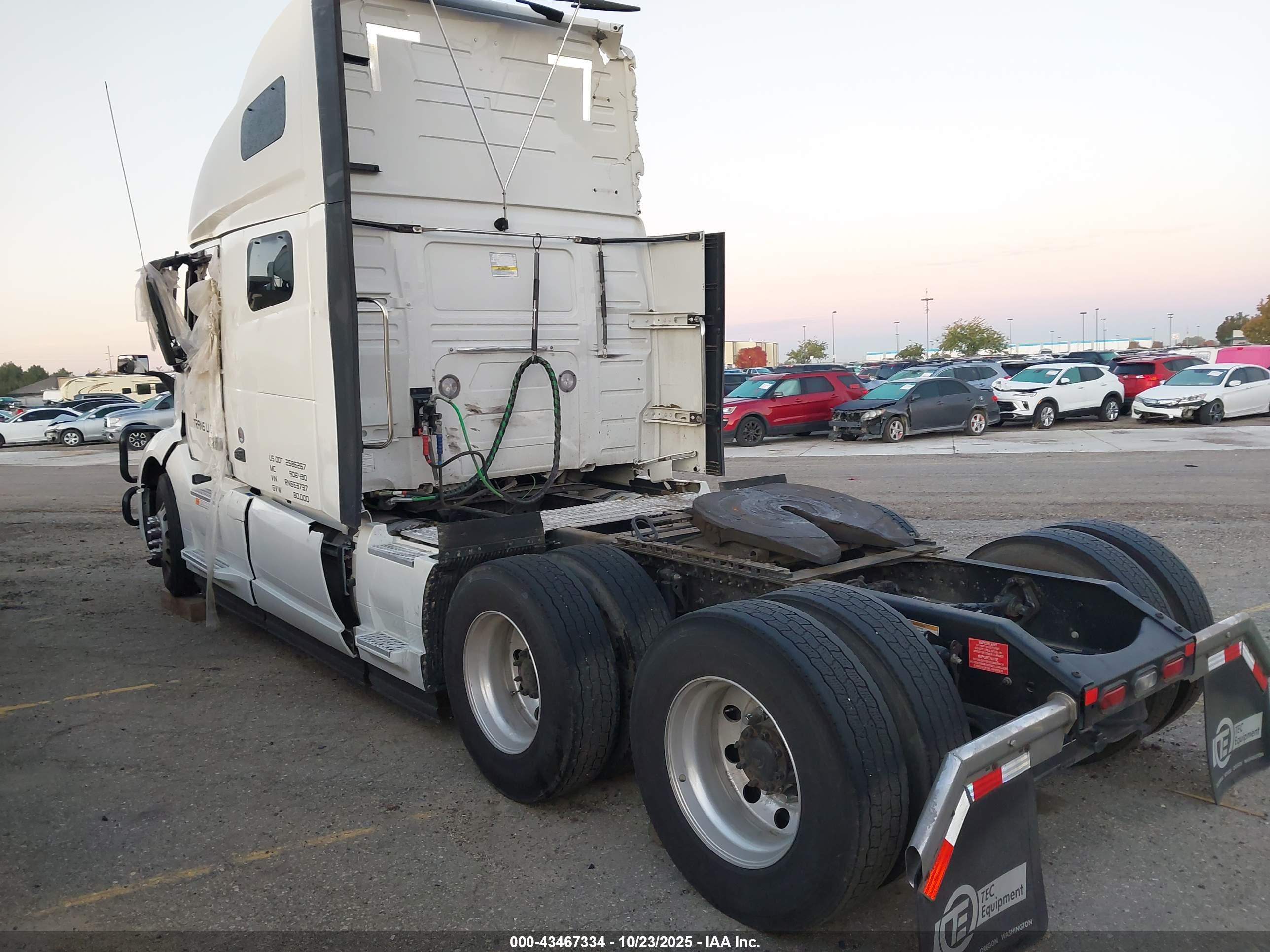 VOLVO VNL image 3