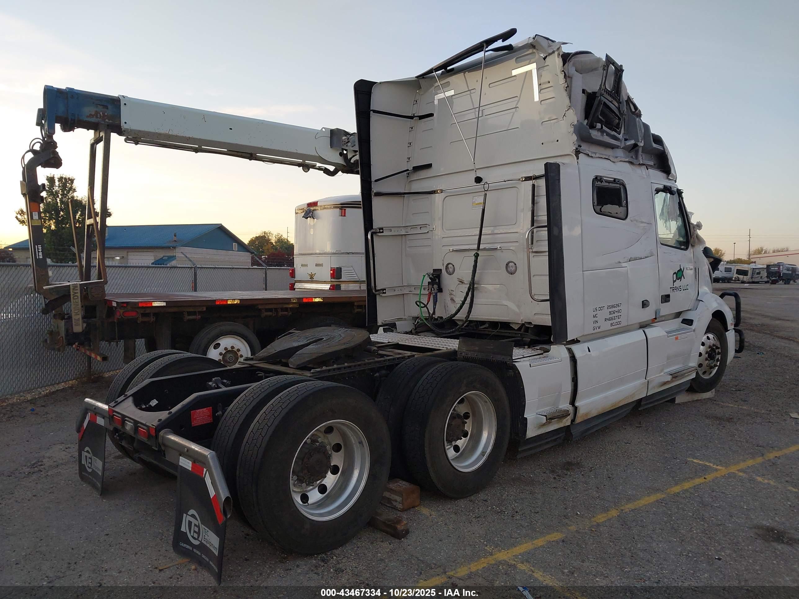 VOLVO VNL image 4