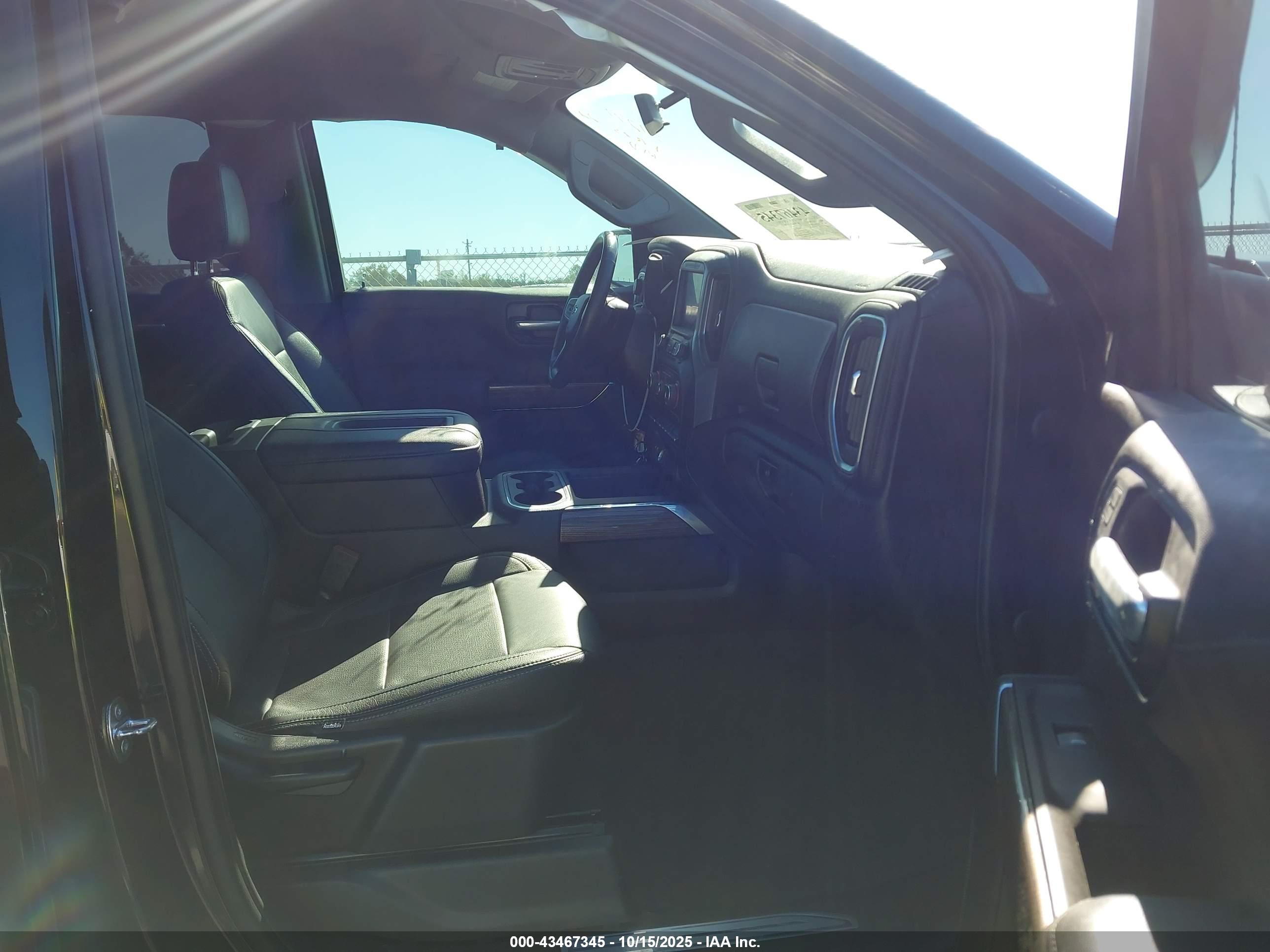 CHEVROLET SILVERADO image 5