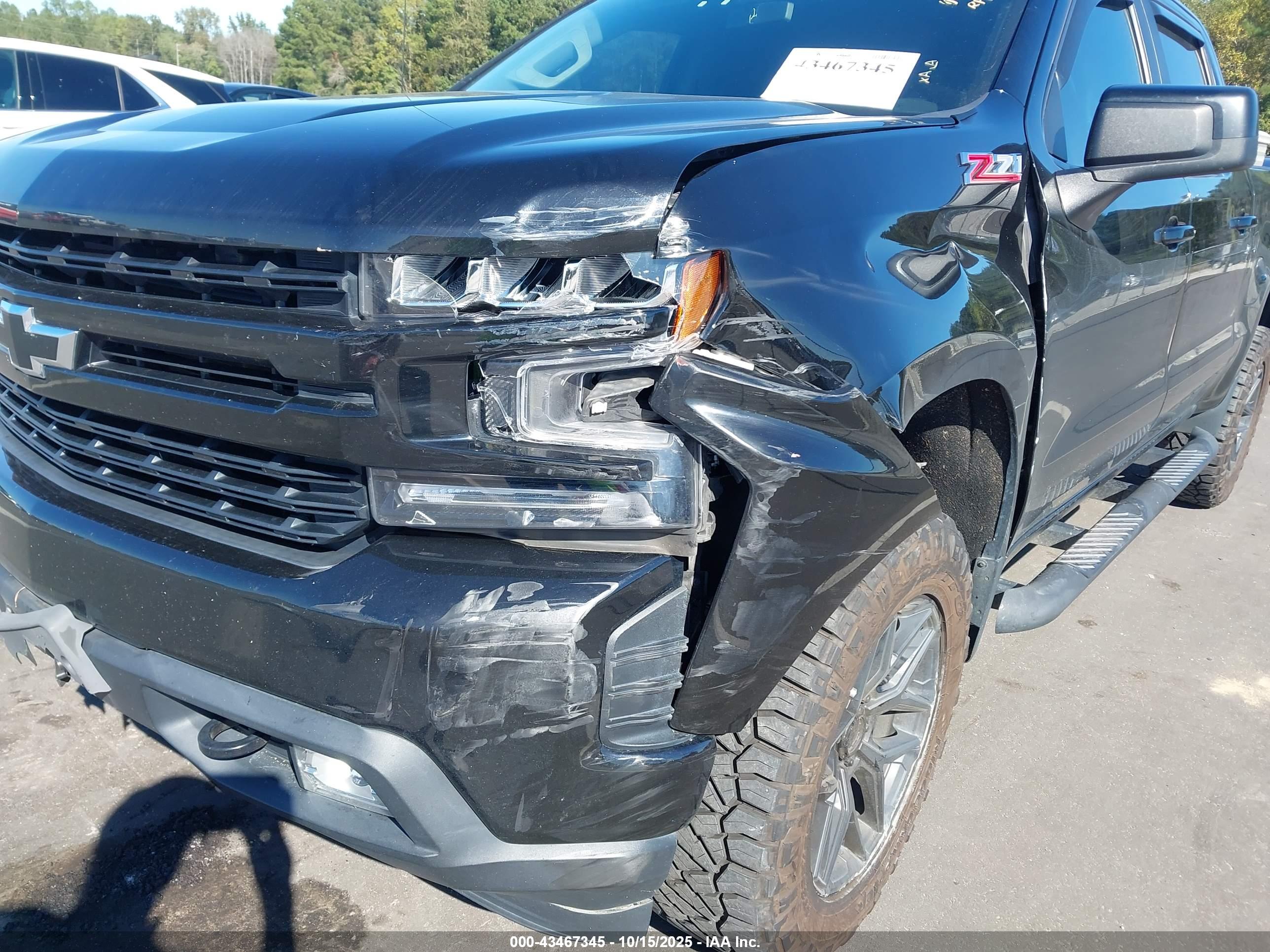CHEVROLET SILVERADO image 6