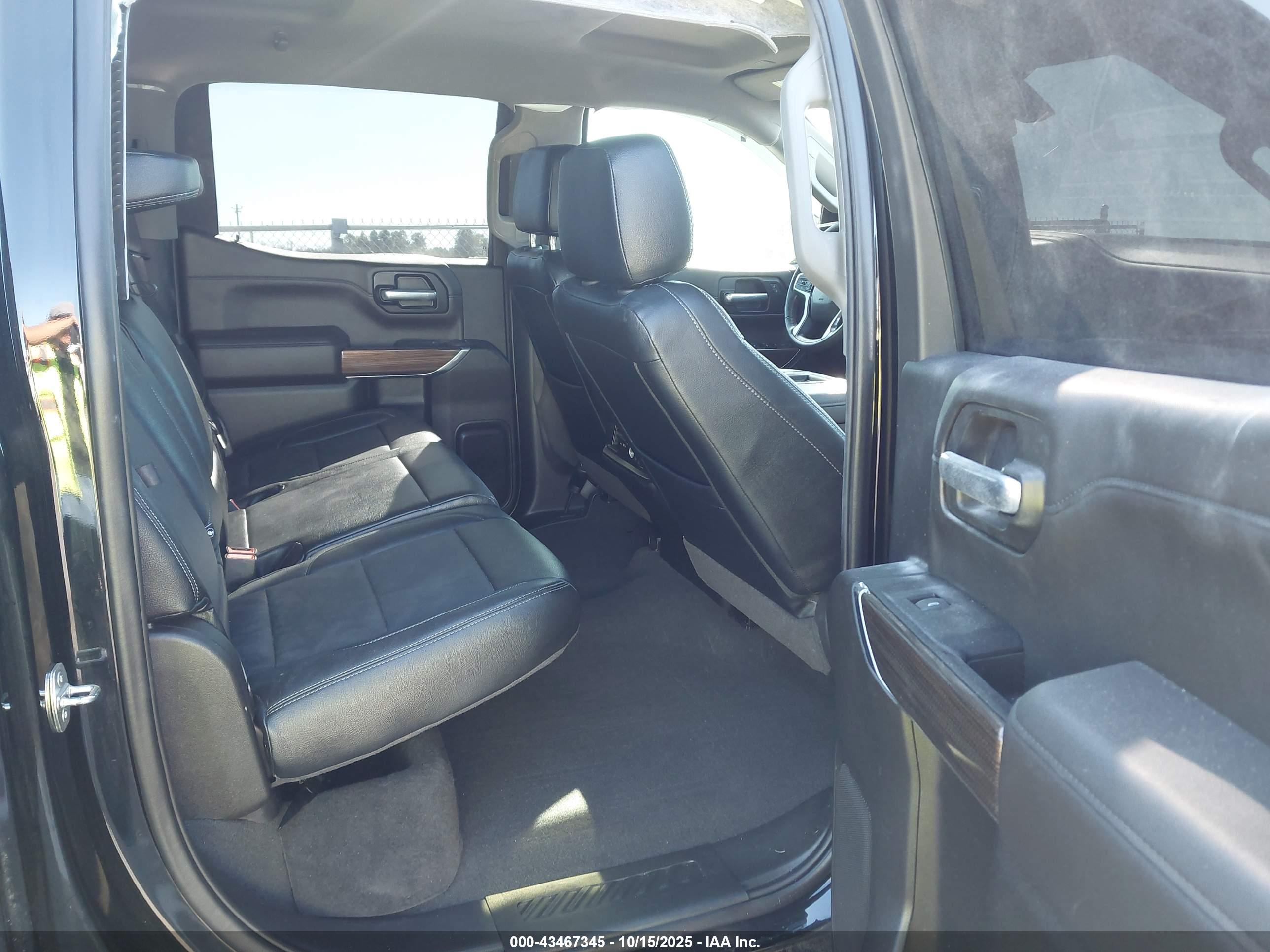 CHEVROLET SILVERADO image 8
