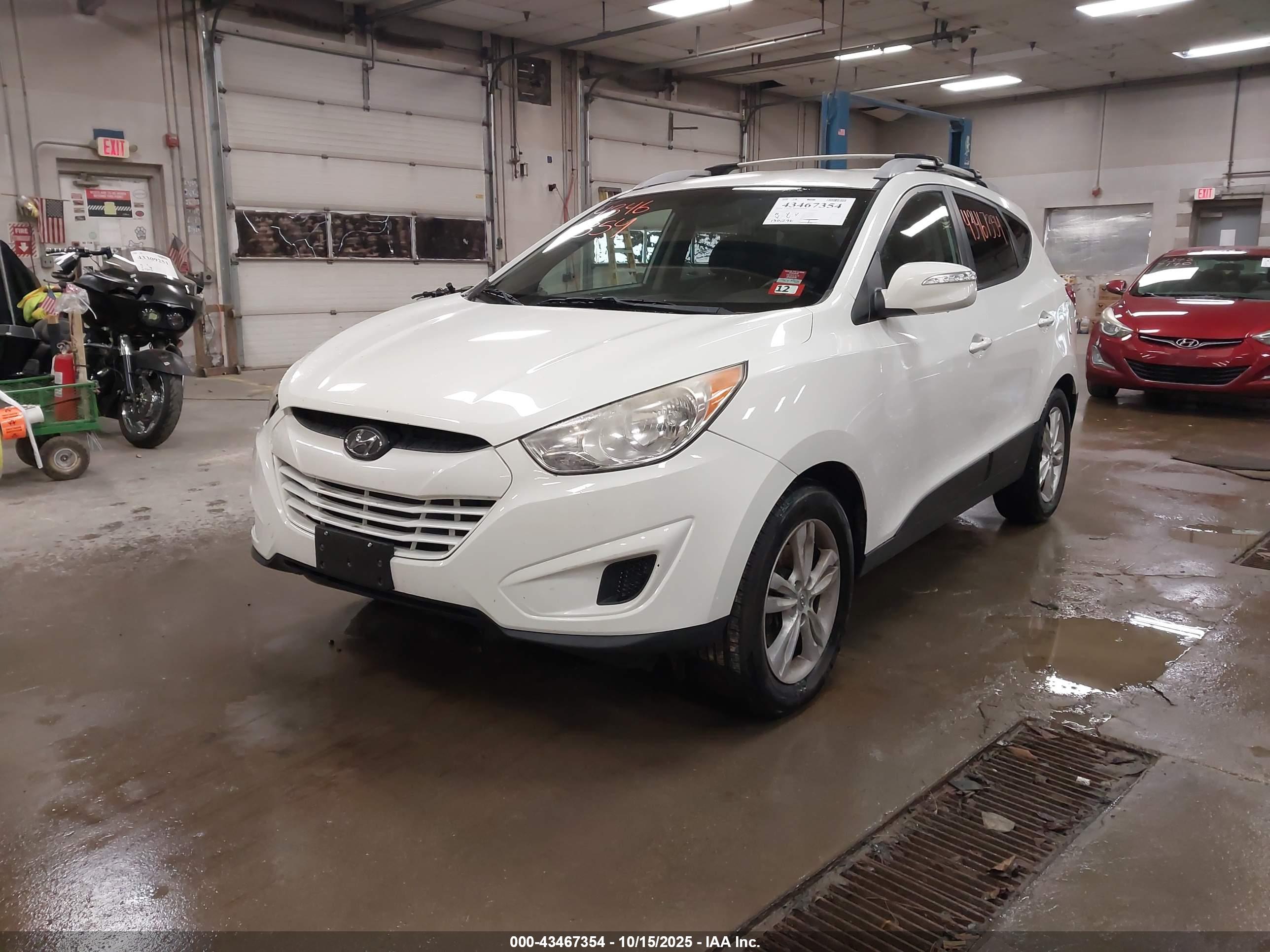 HYUNDAI TUCSON image 2