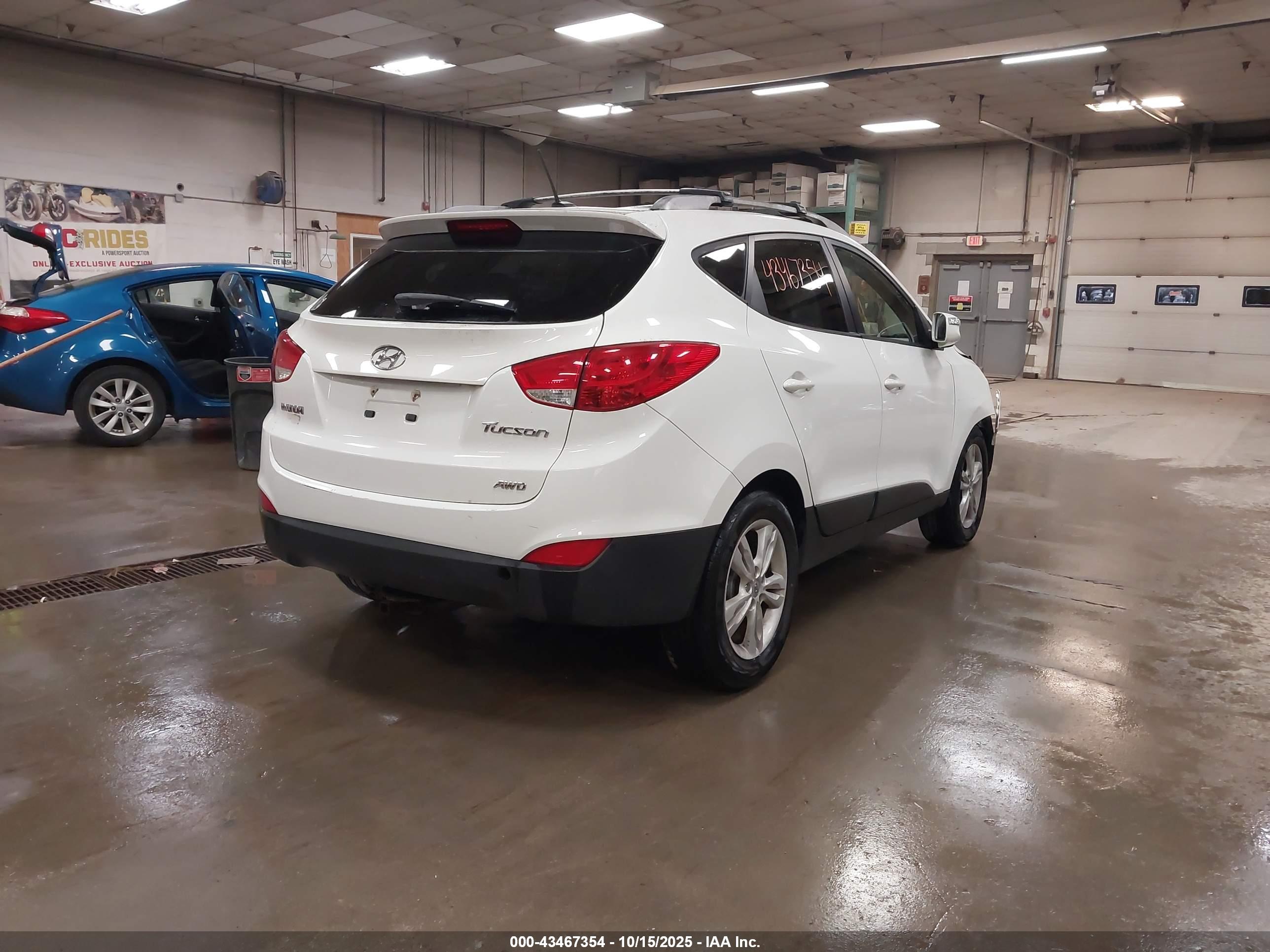 HYUNDAI TUCSON image 4