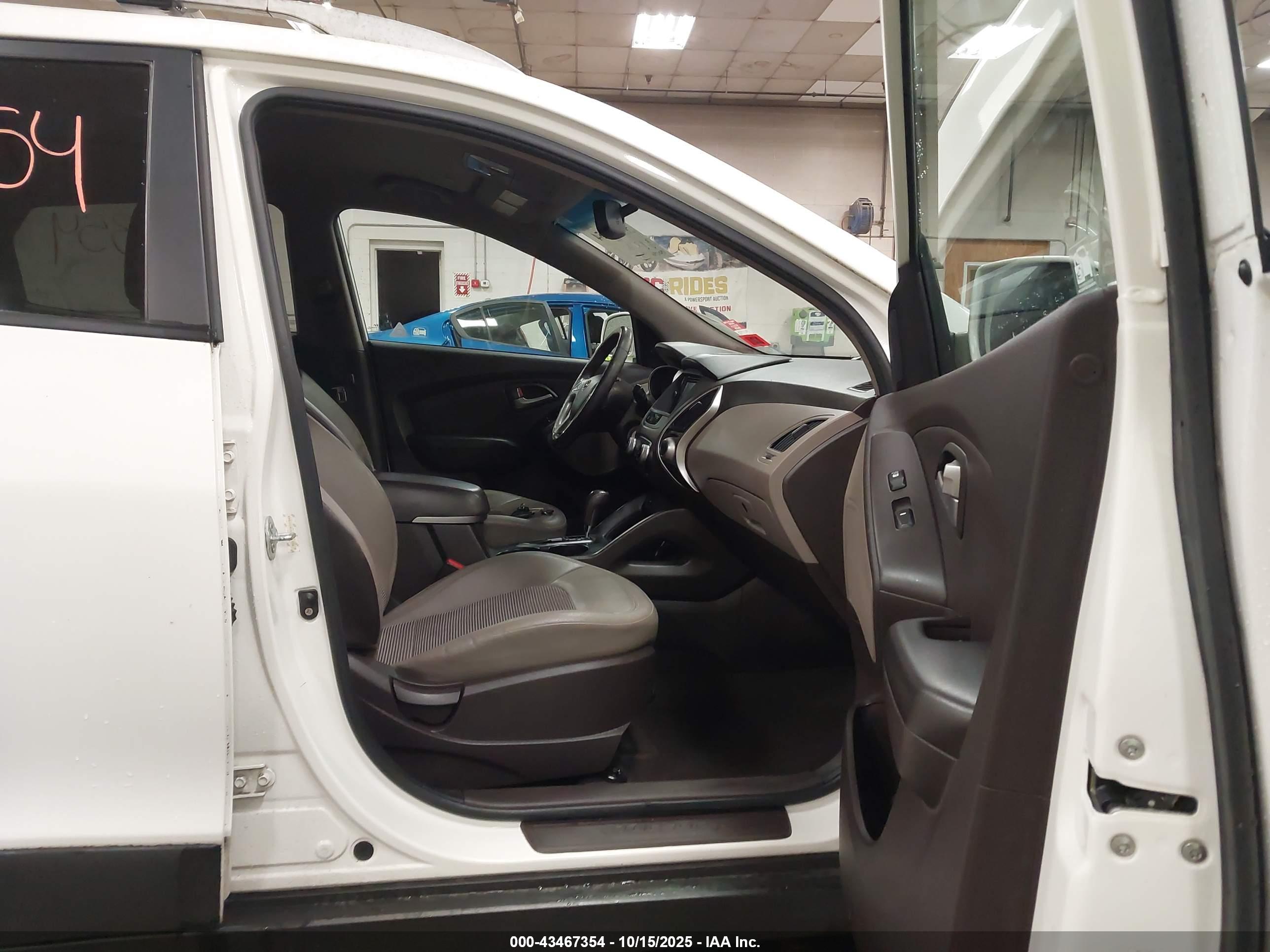 HYUNDAI TUCSON image 5