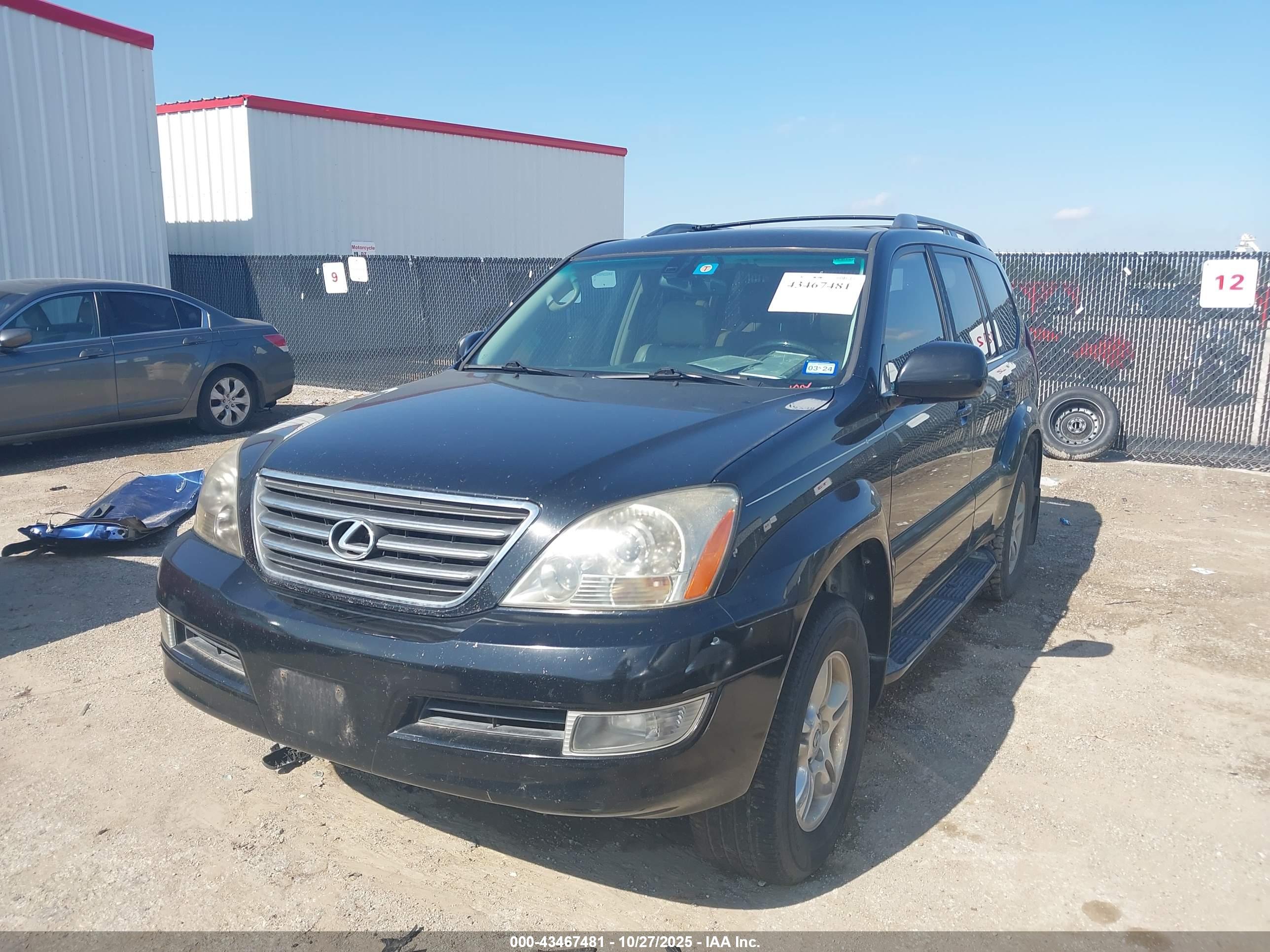 LEXUS GX image 2