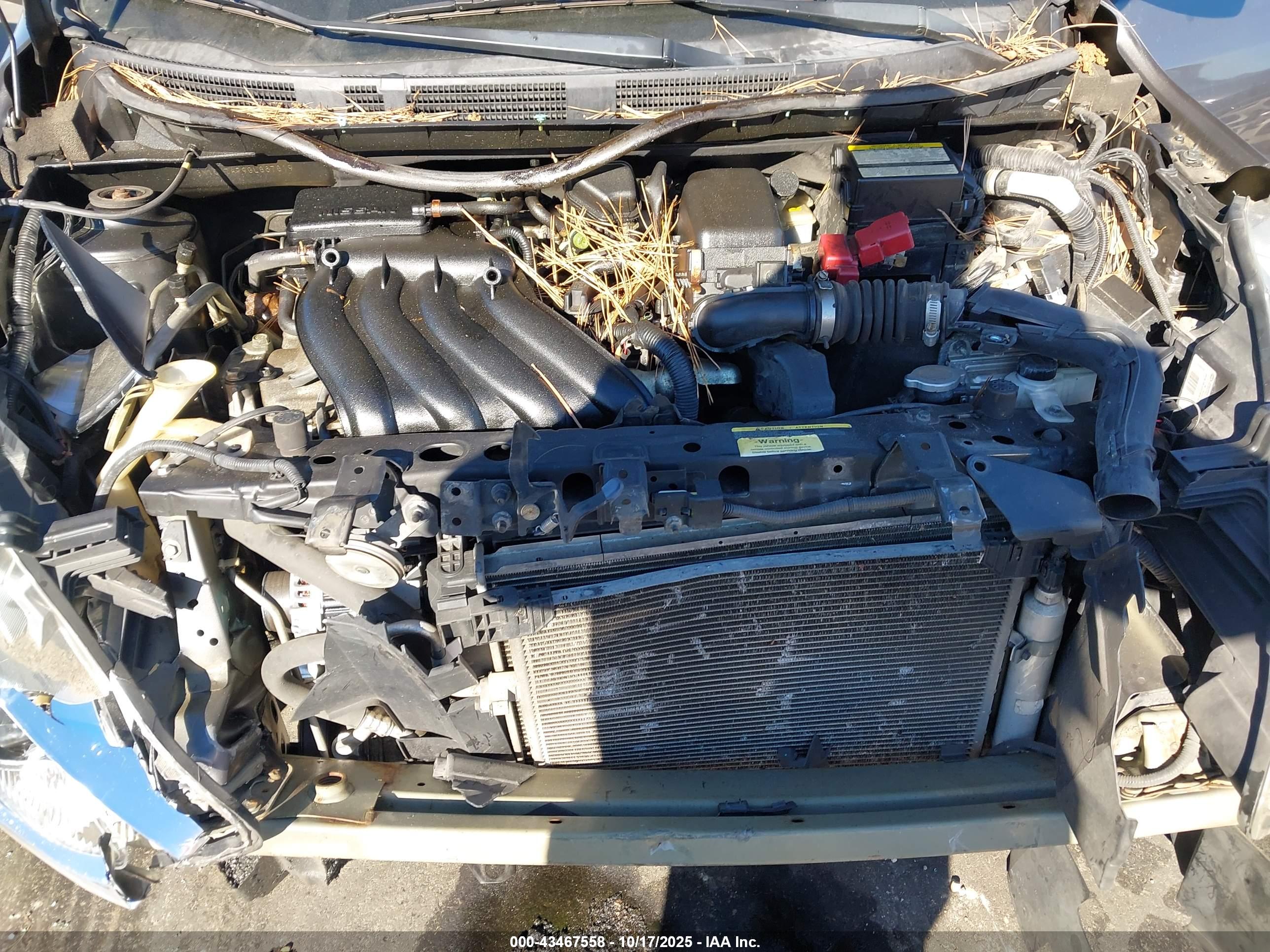 NISSAN VERSA image 10