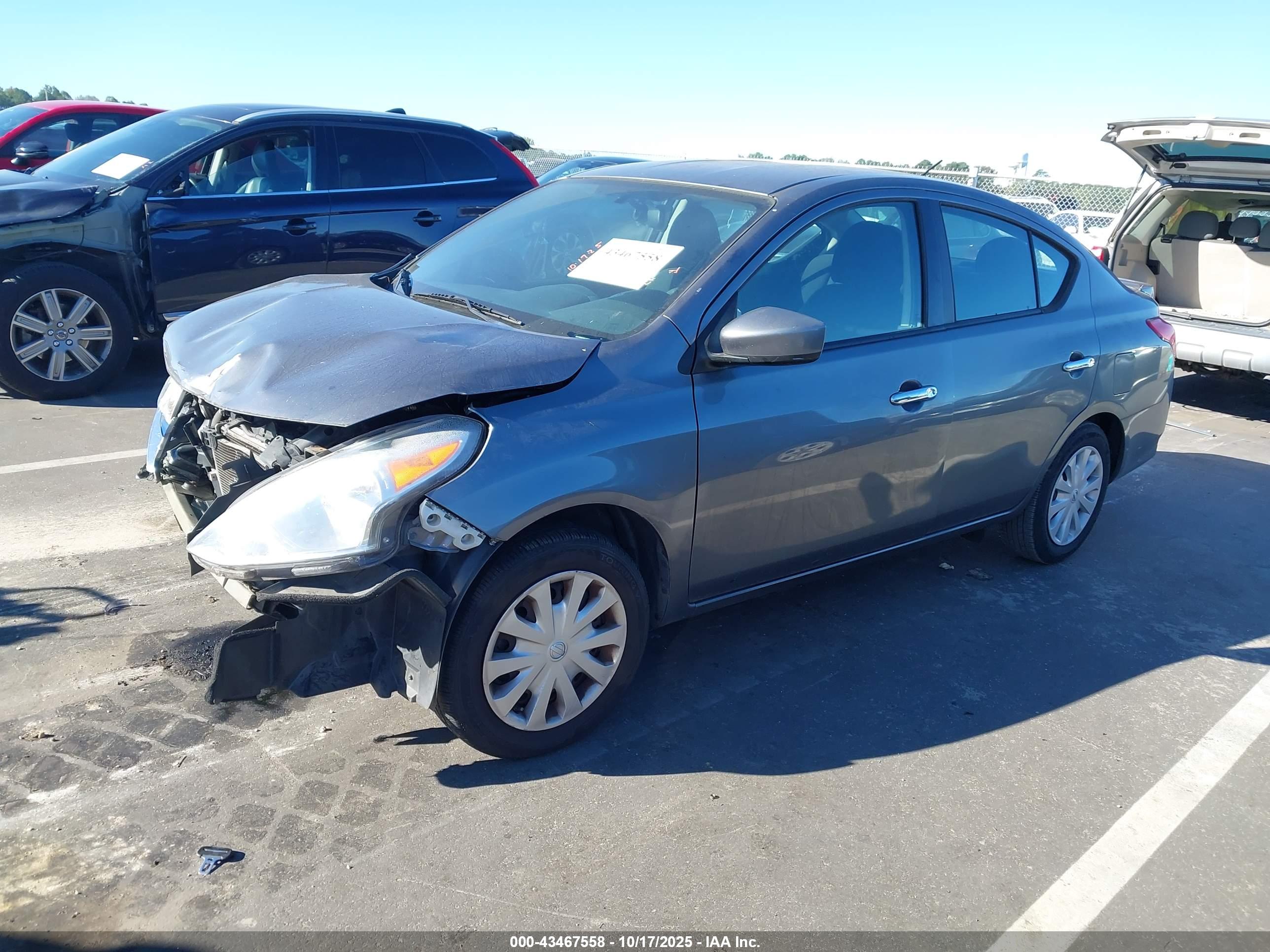 NISSAN VERSA image 2
