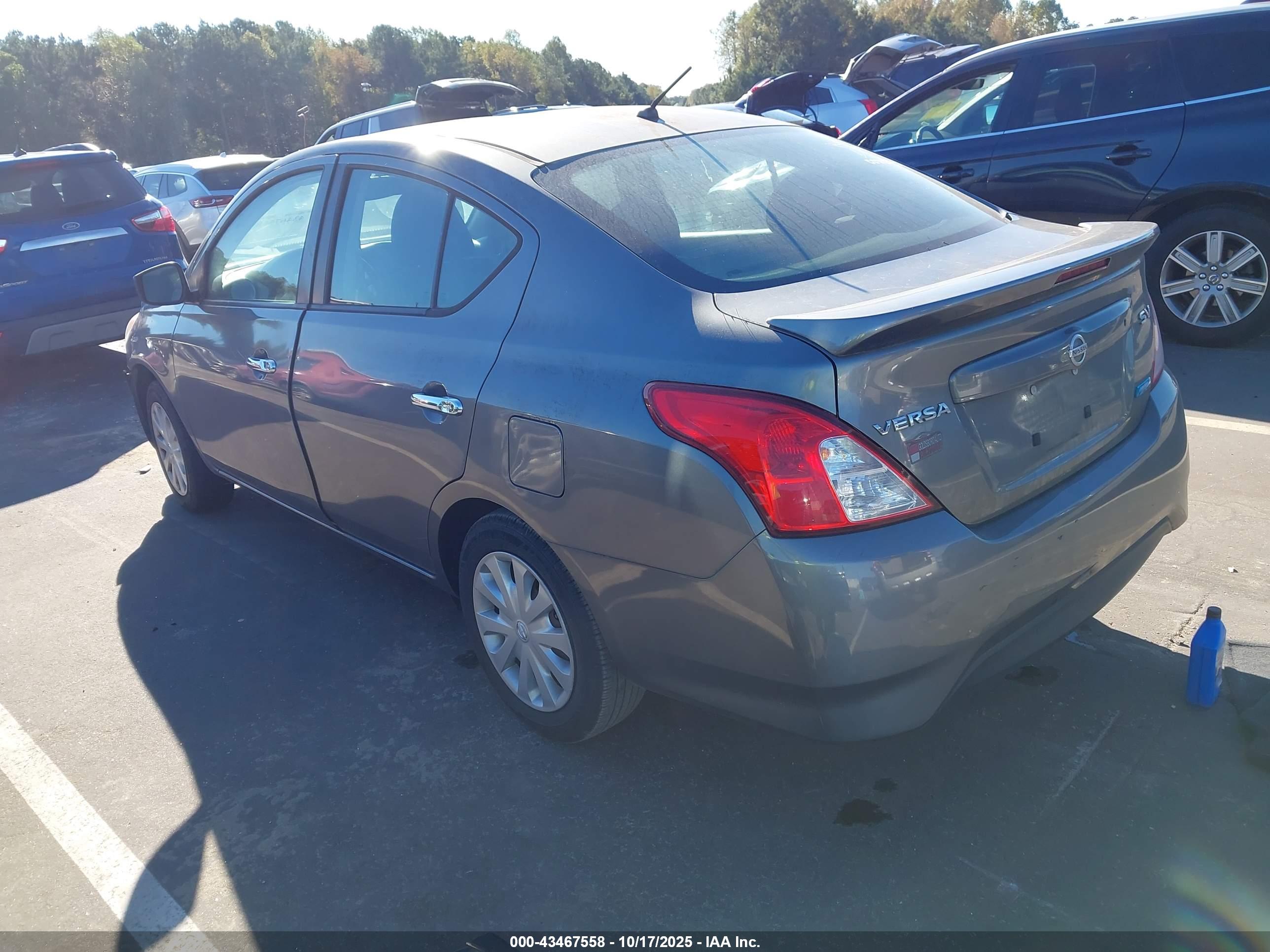 NISSAN VERSA image 3
