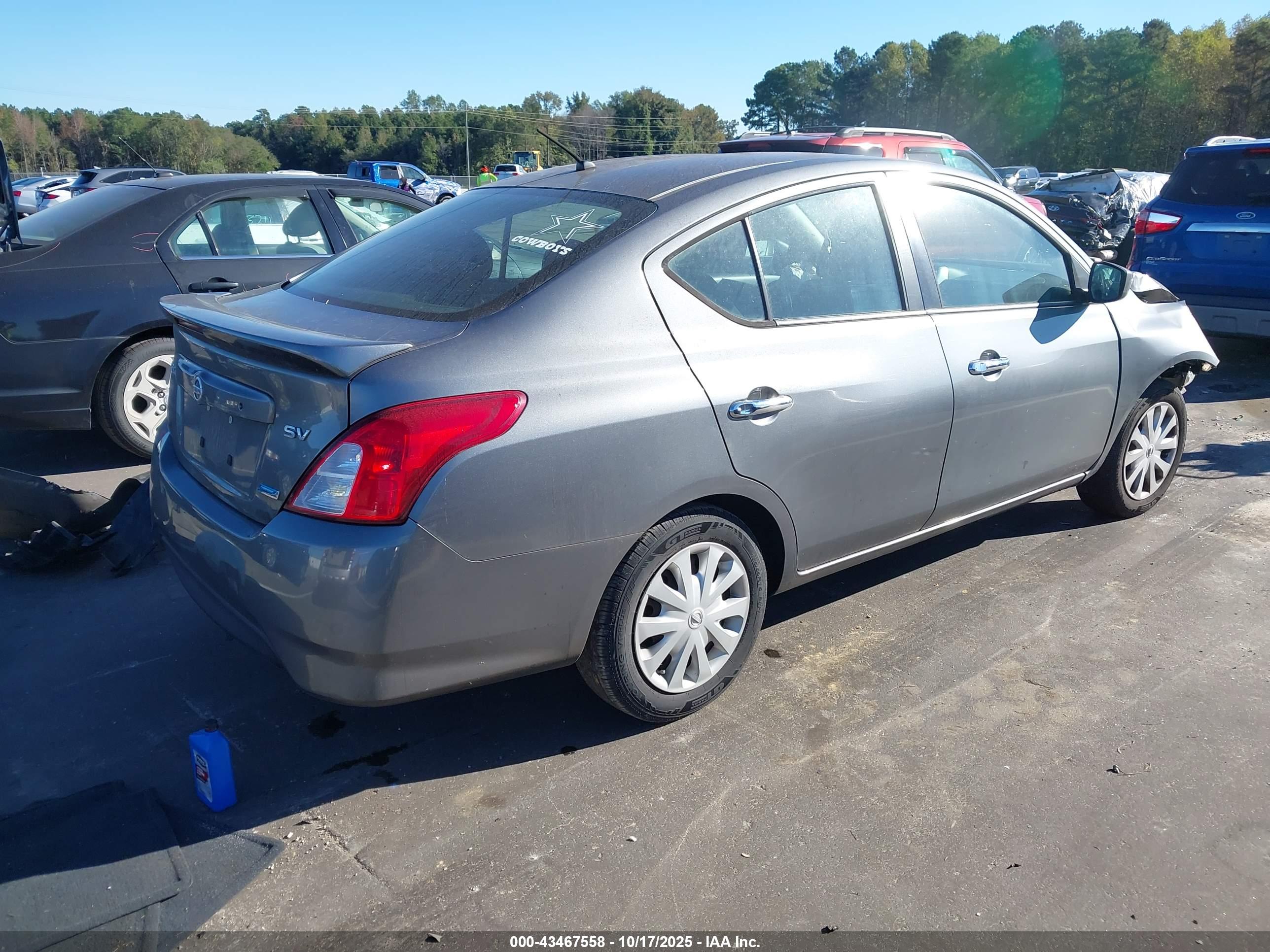NISSAN VERSA image 4