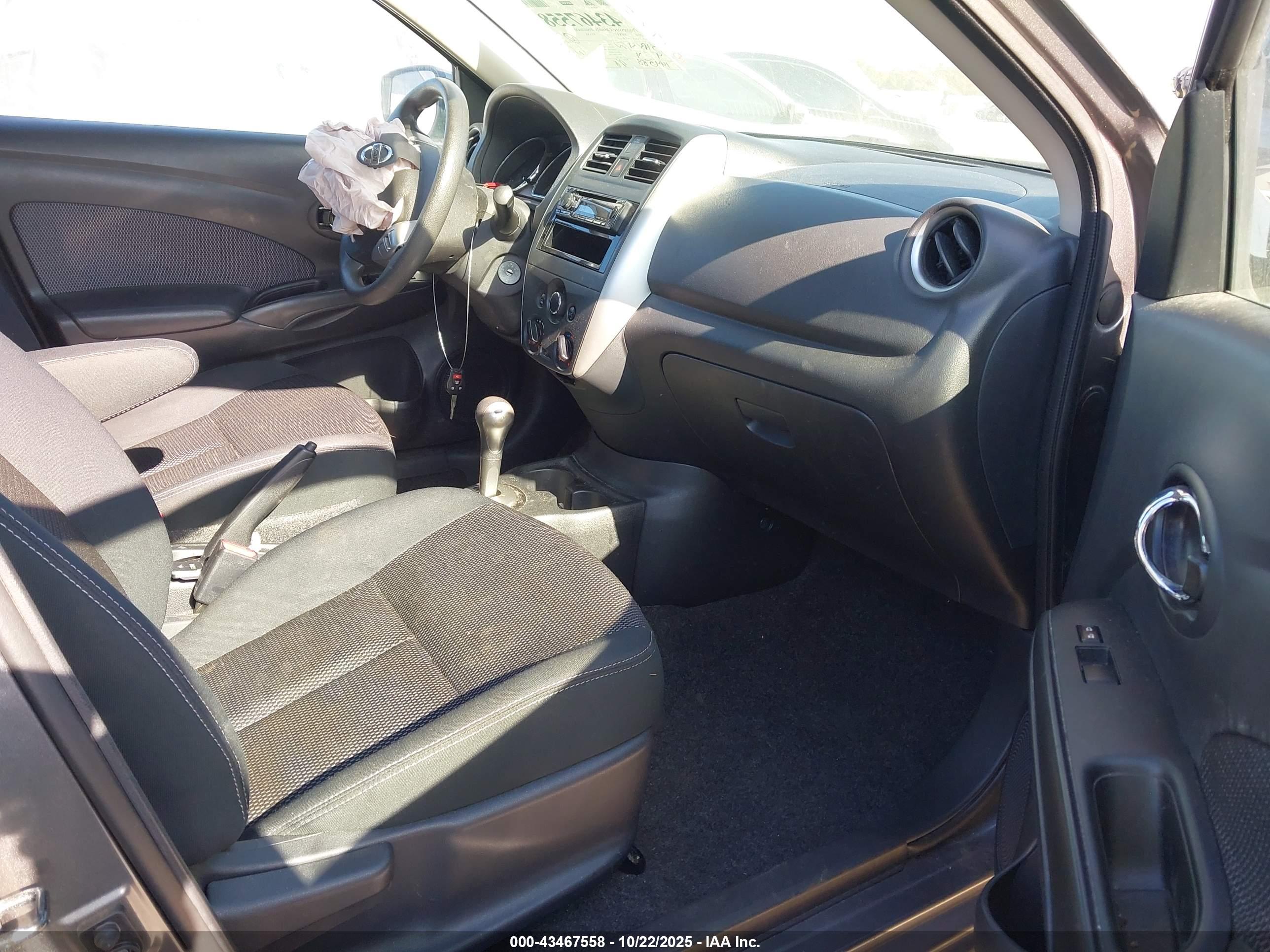 NISSAN VERSA image 5