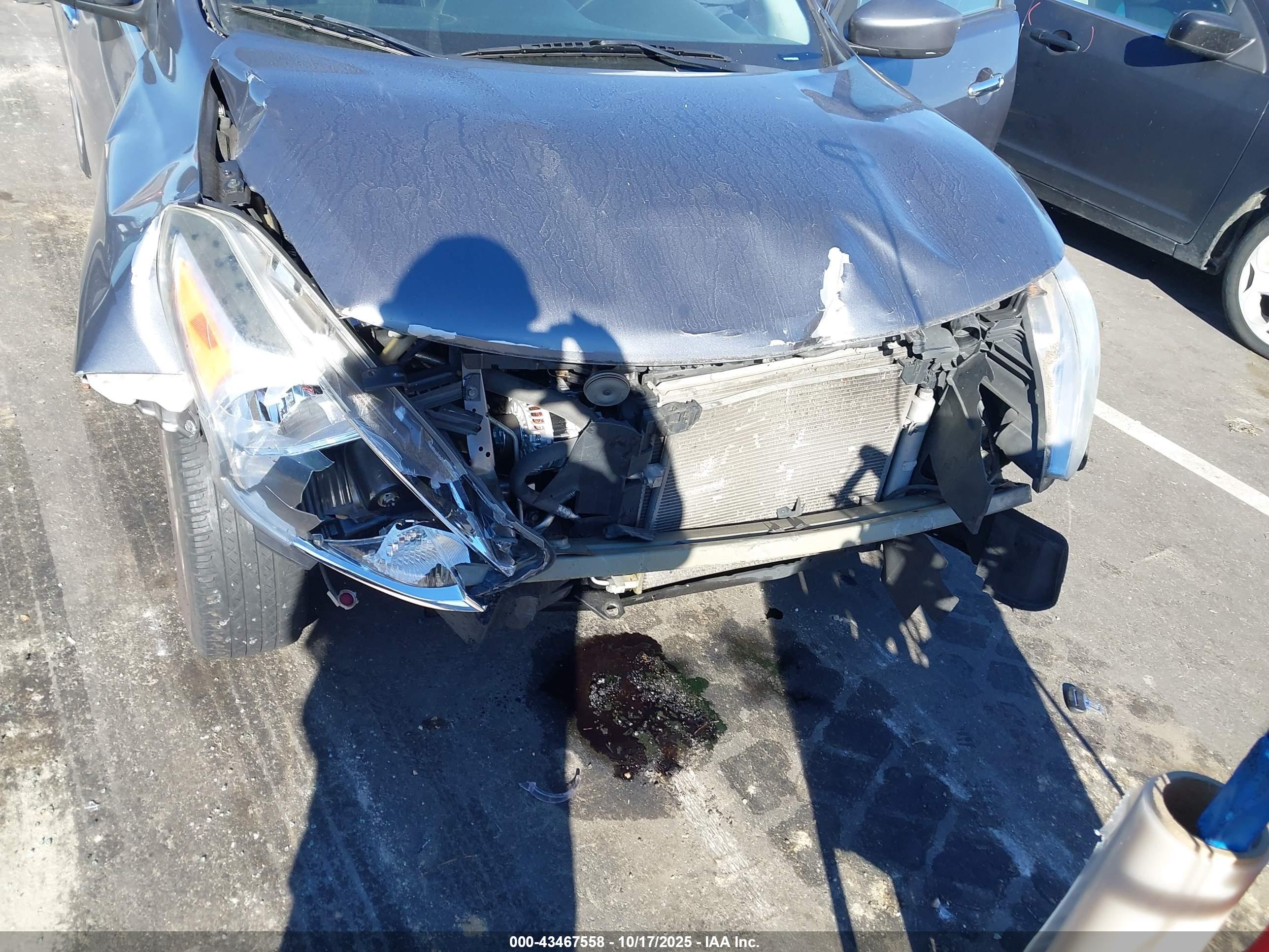 NISSAN VERSA image 6