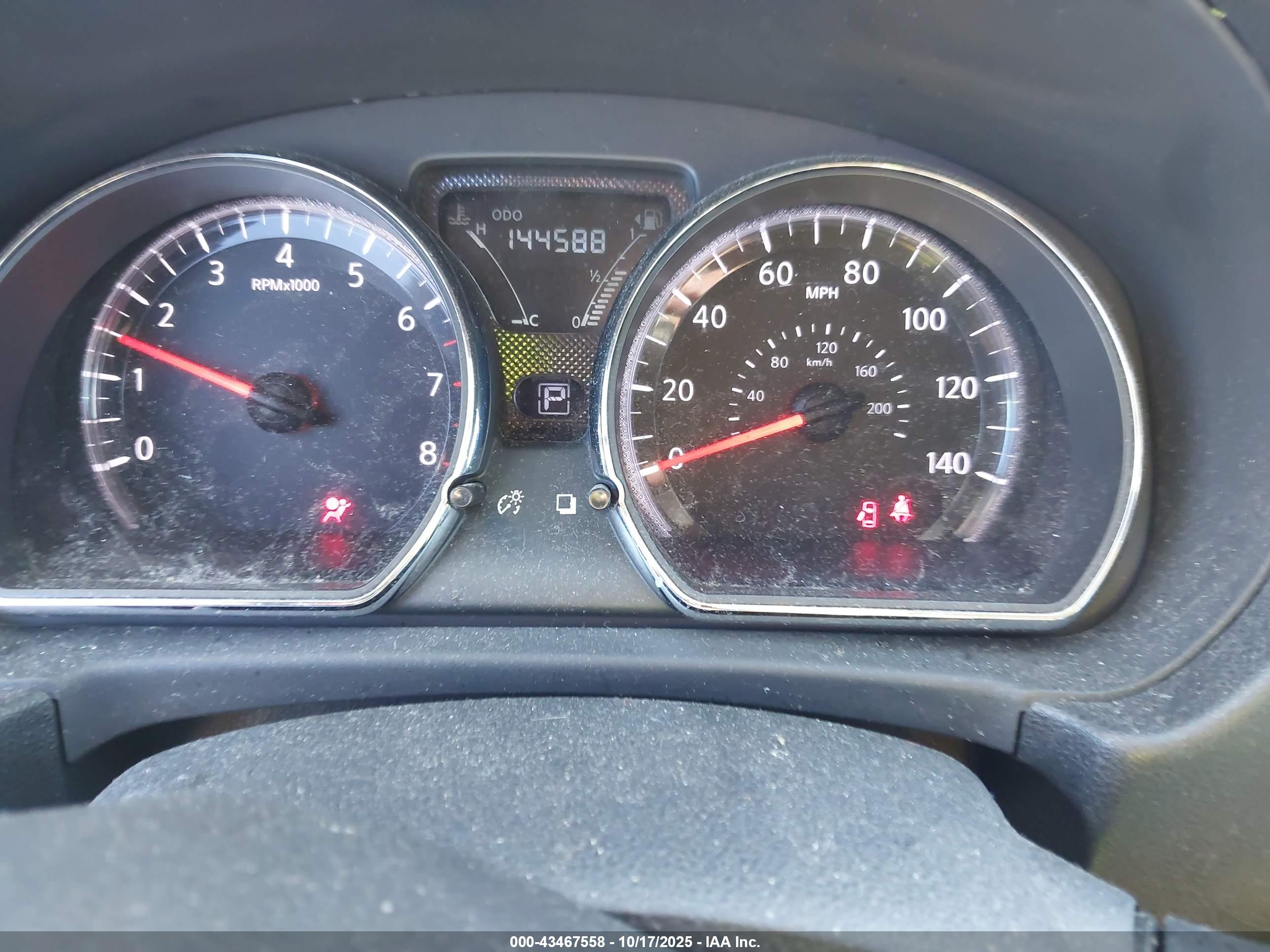NISSAN VERSA image 7