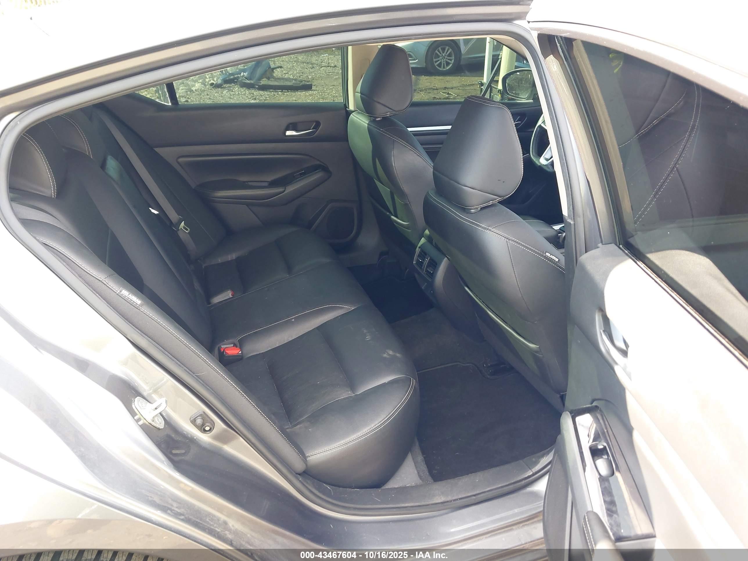 NISSAN ALTIMA image 8