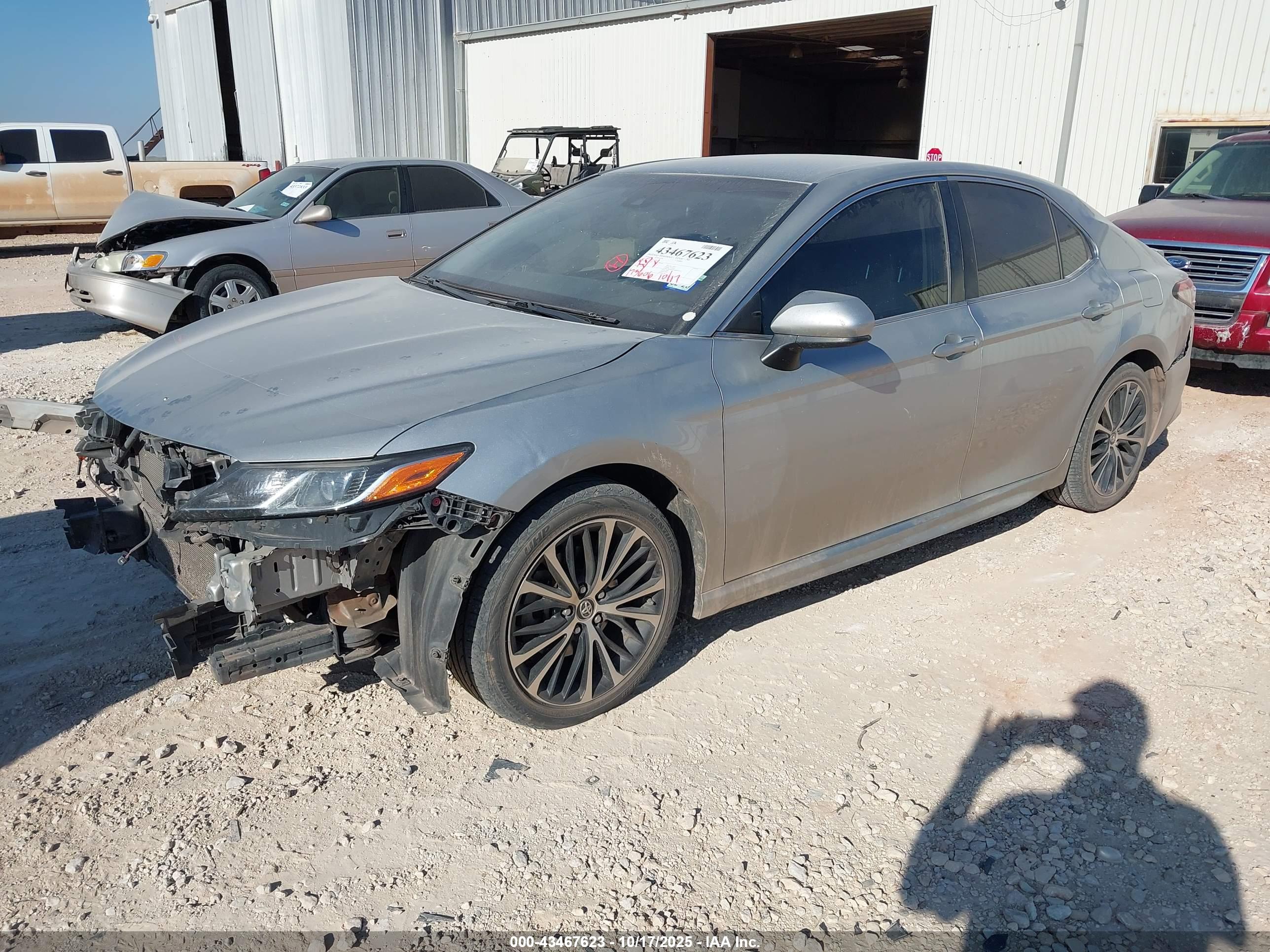 TOYOTA CAMRY image 2
